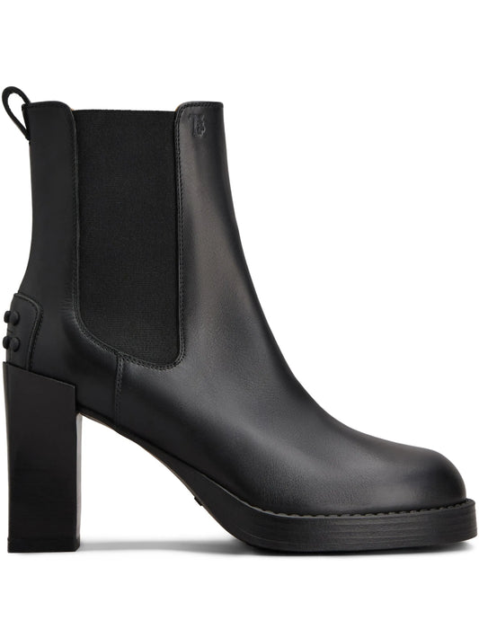 Chelsea boots in leather