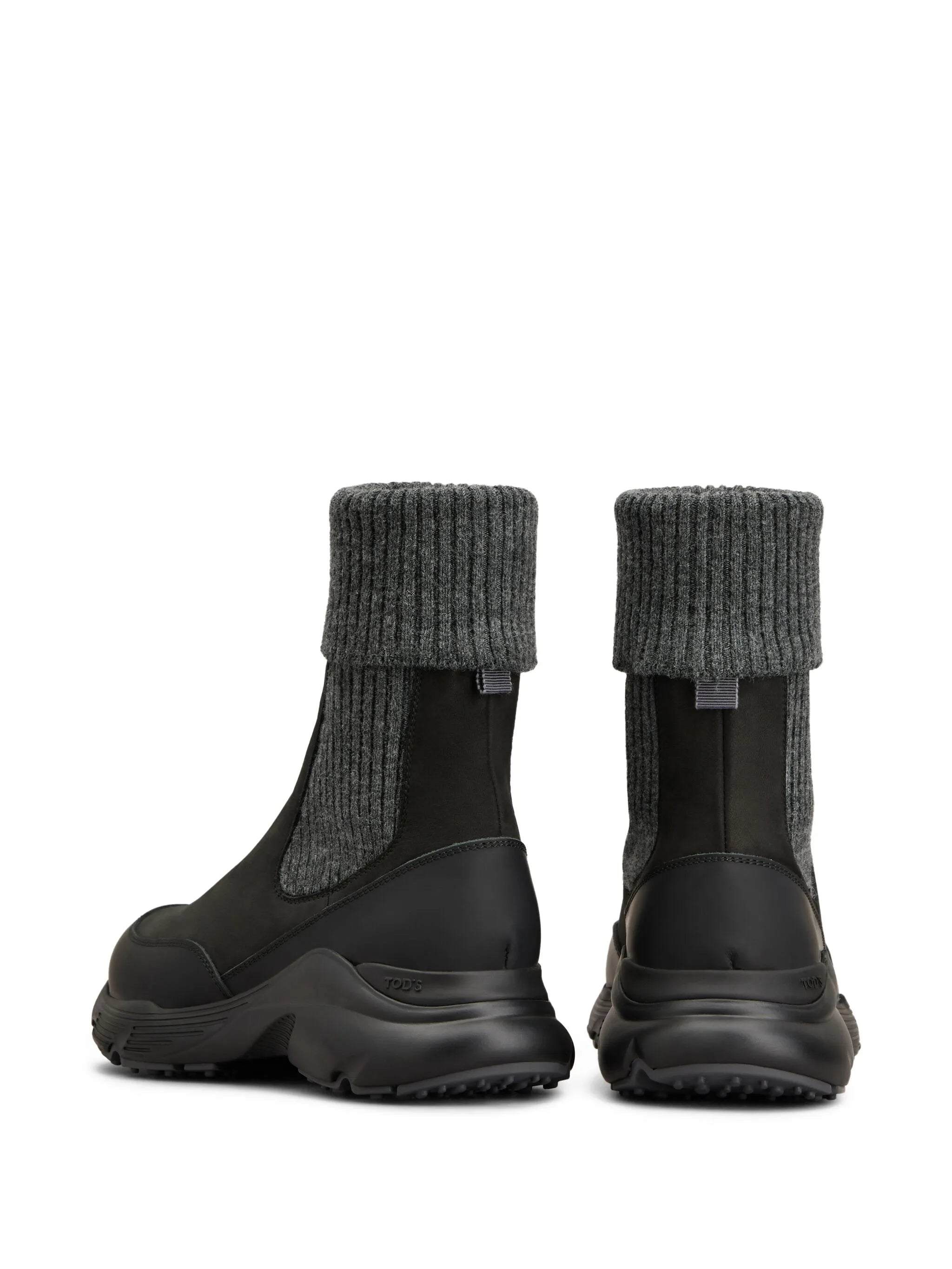 Chelsea boots in nubuck and knit