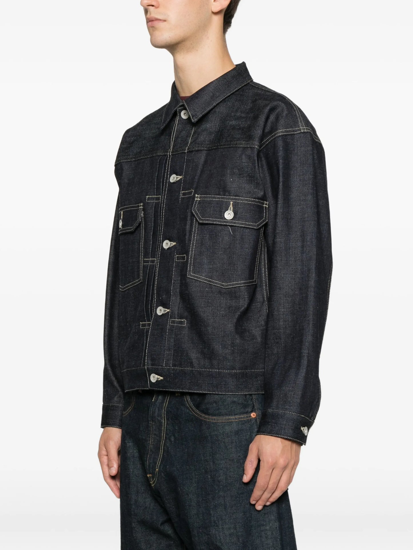 button-fastening denim jacket