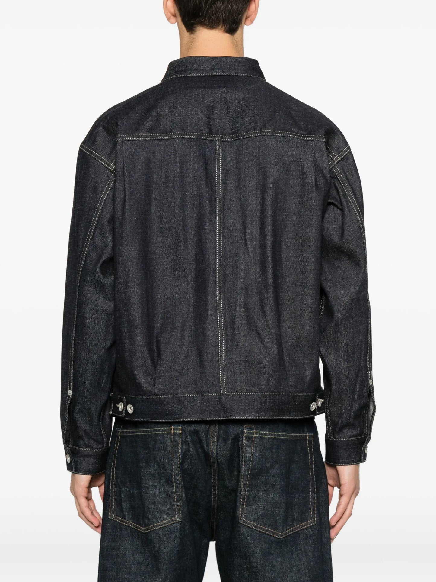 button-fastening denim jacket