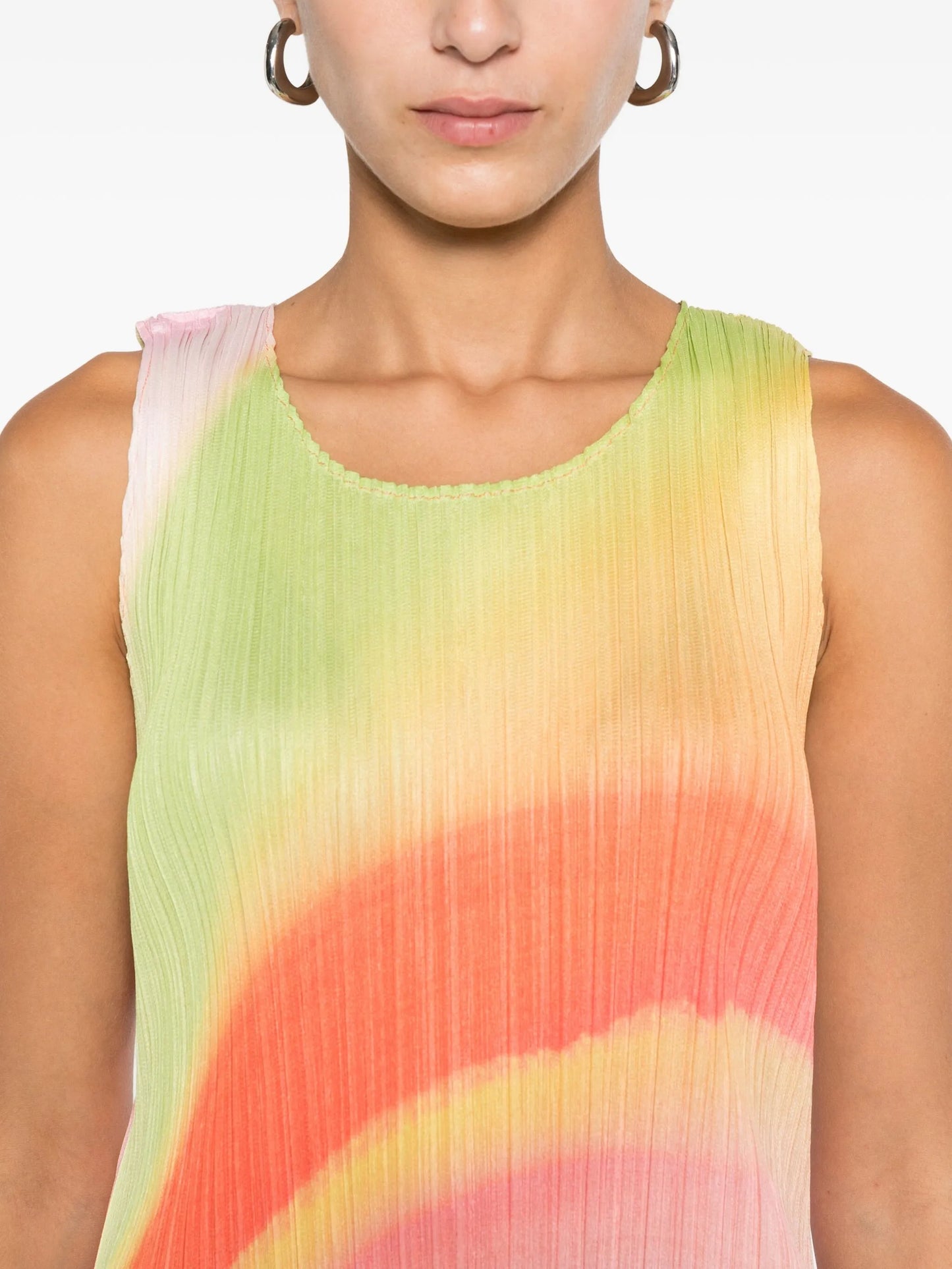 groove-print pleated top