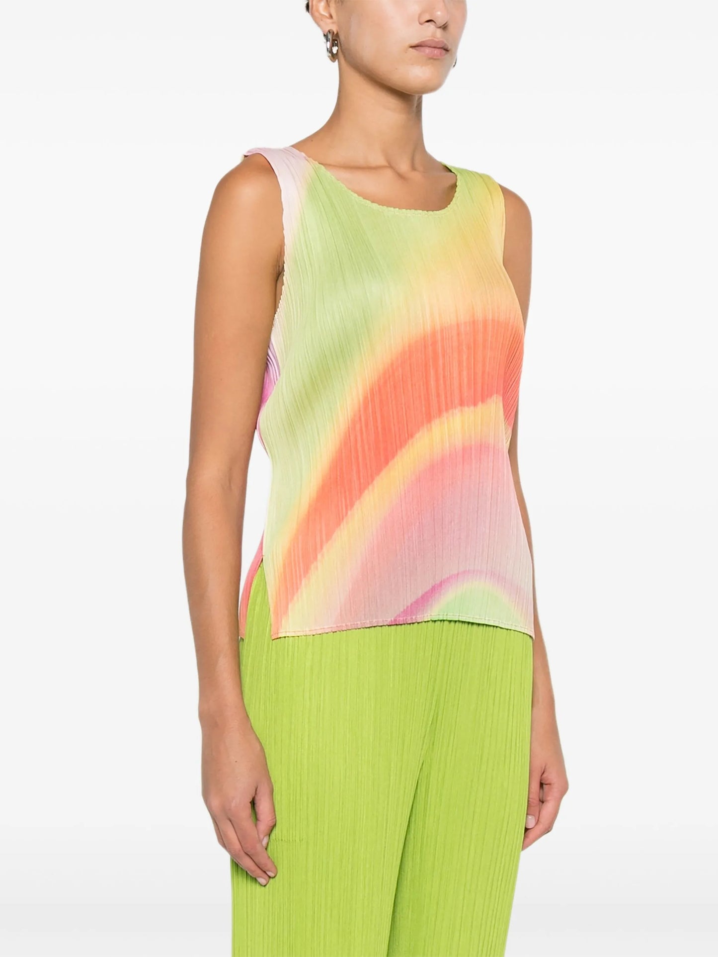 groove-print pleated top