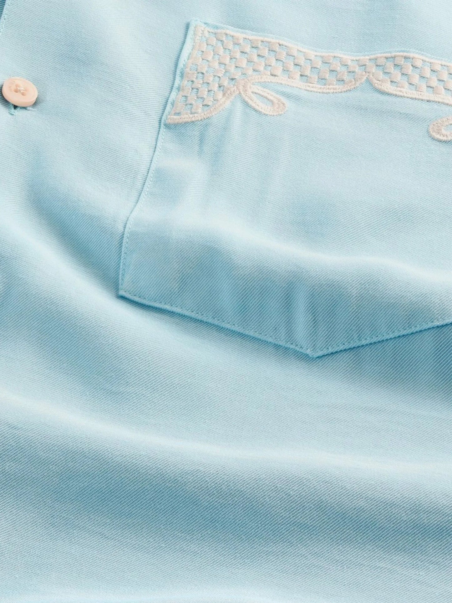embroidered-pocket short-sleeve shirt