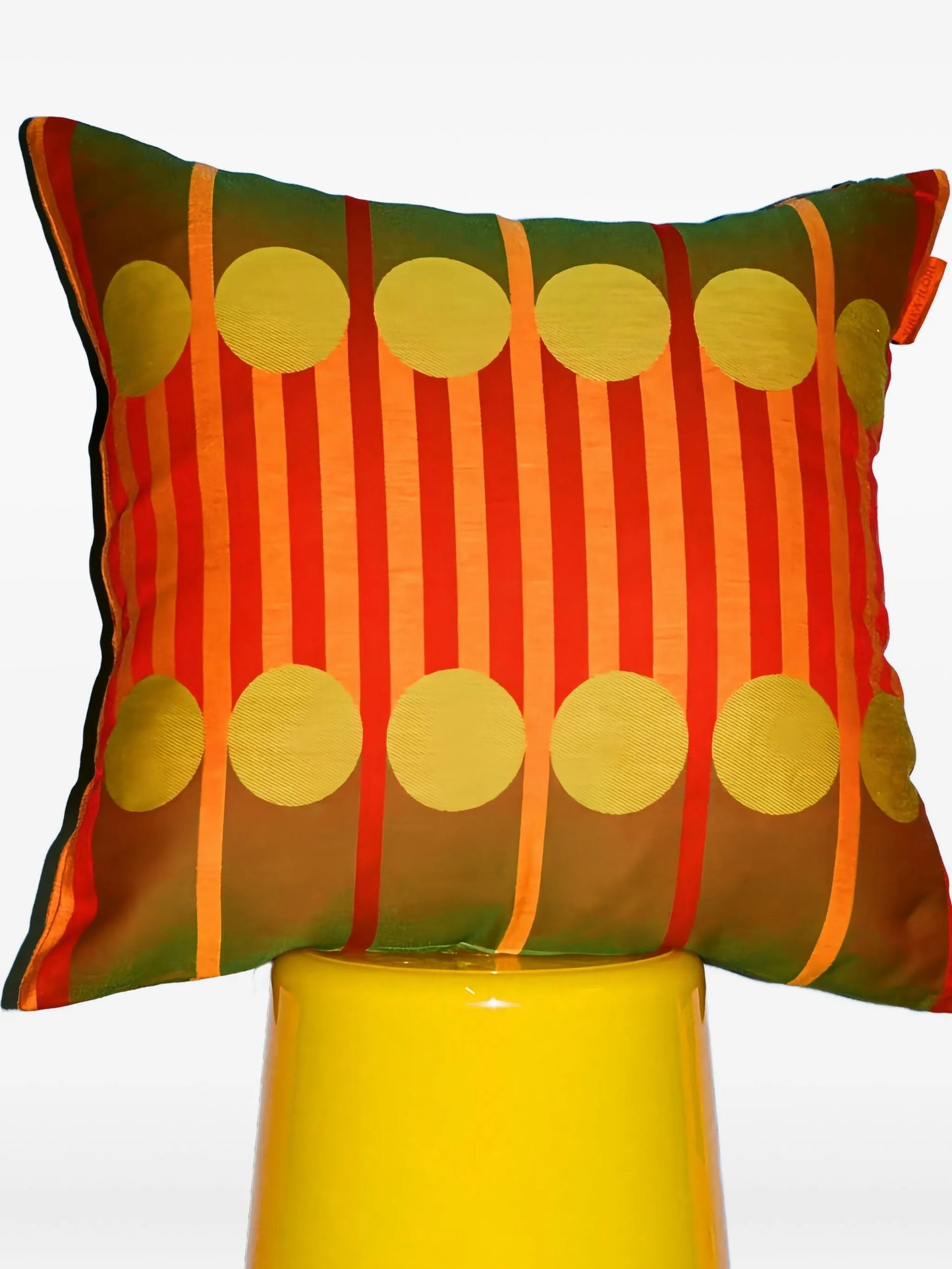 Aami geometric-pattern cushion