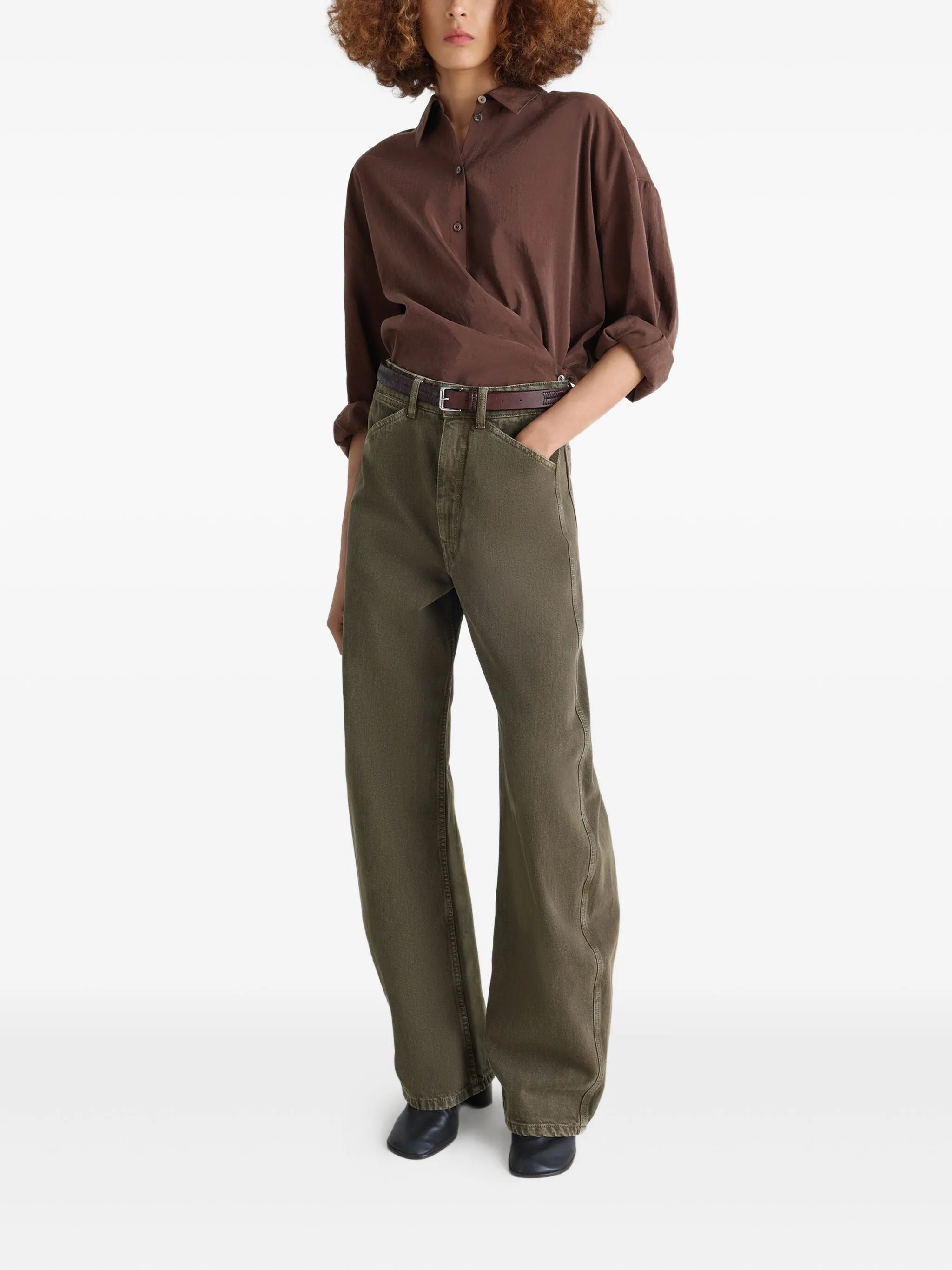 curved jeans