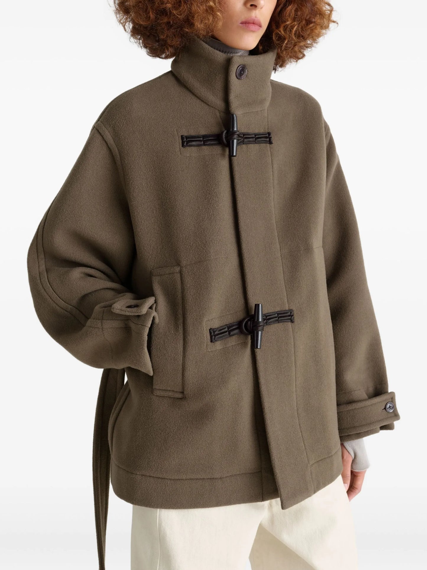 toggle-fastening belted duffle coat