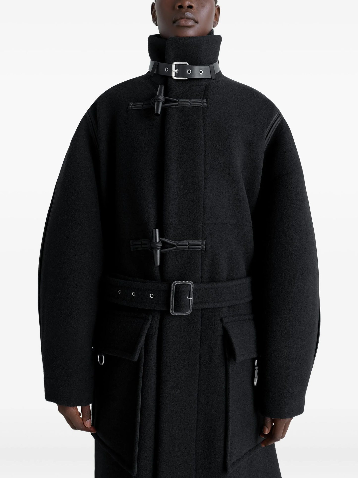belted toggle-fastening coat