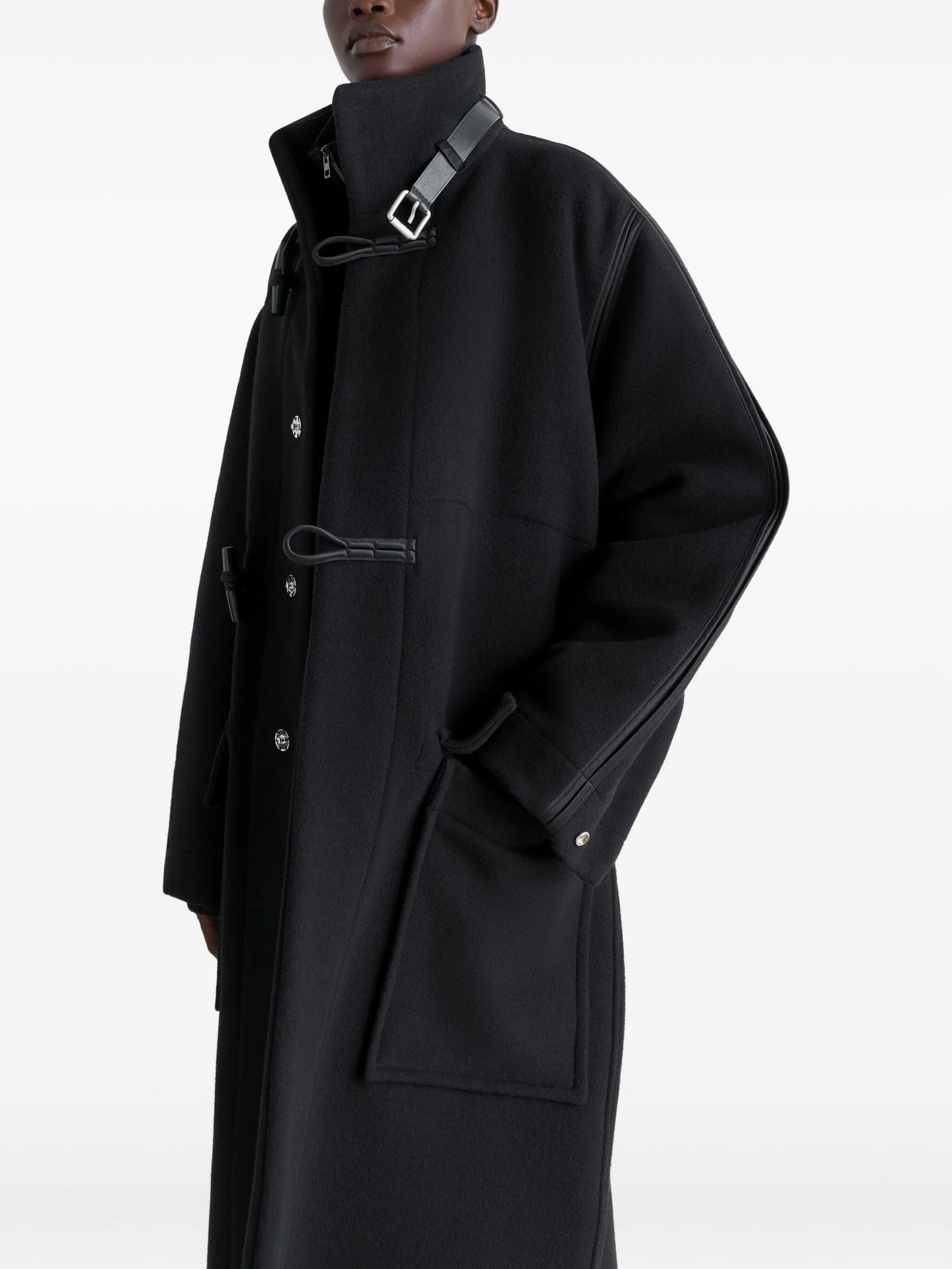 belted toggle-fastening coat