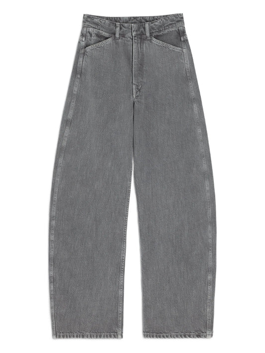 high-waisted jeans