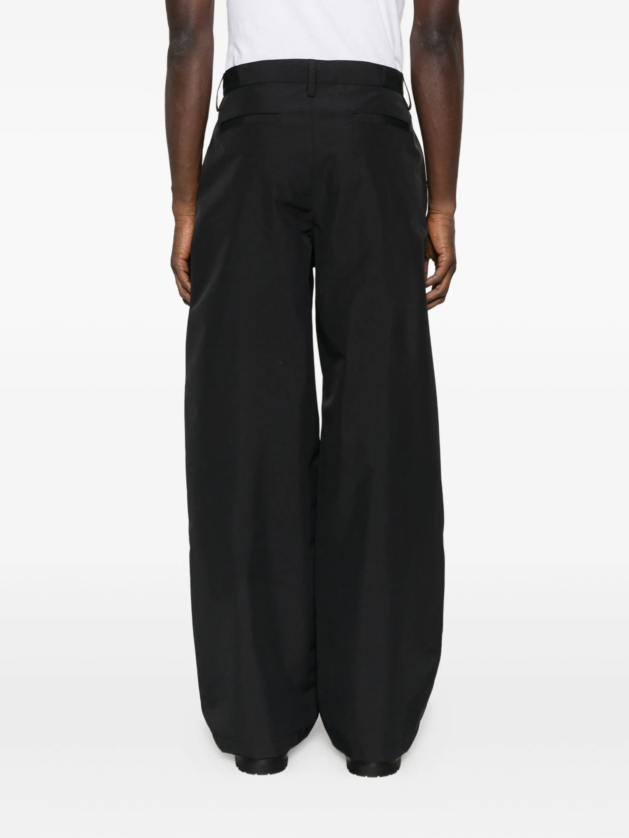 clasp-detail straight-leg trousers