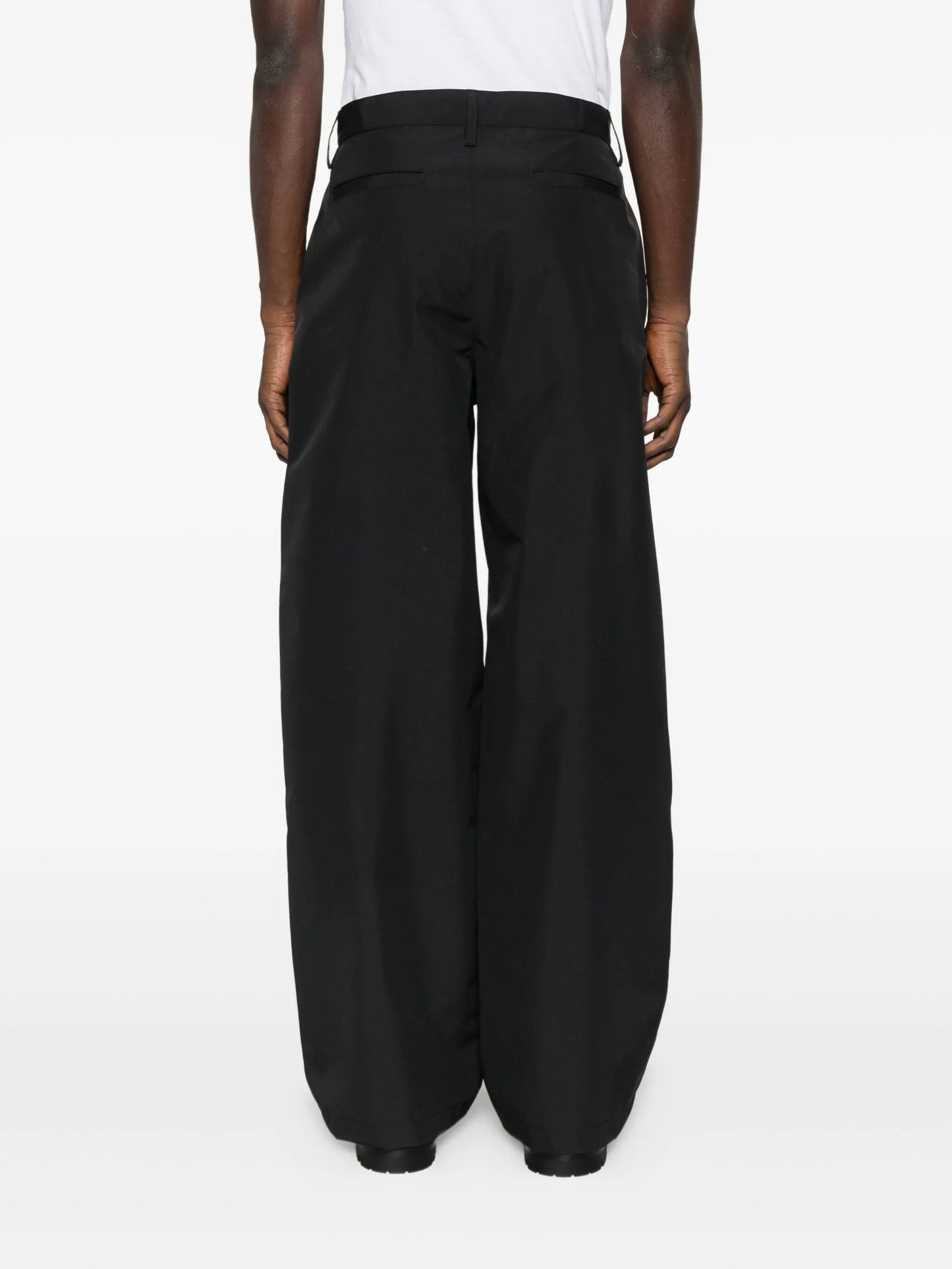 clasp-detail straight-leg trousers