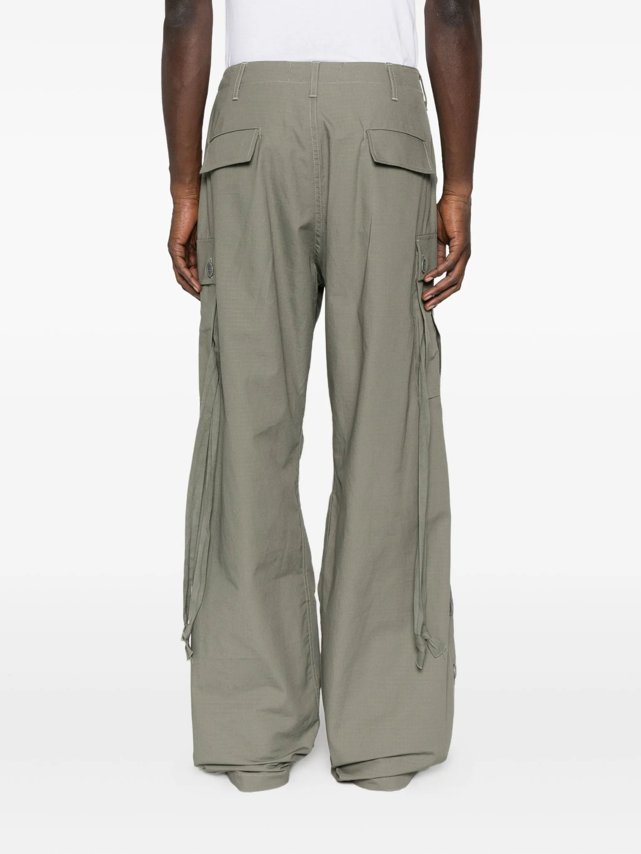 wide-leg cargo trousers