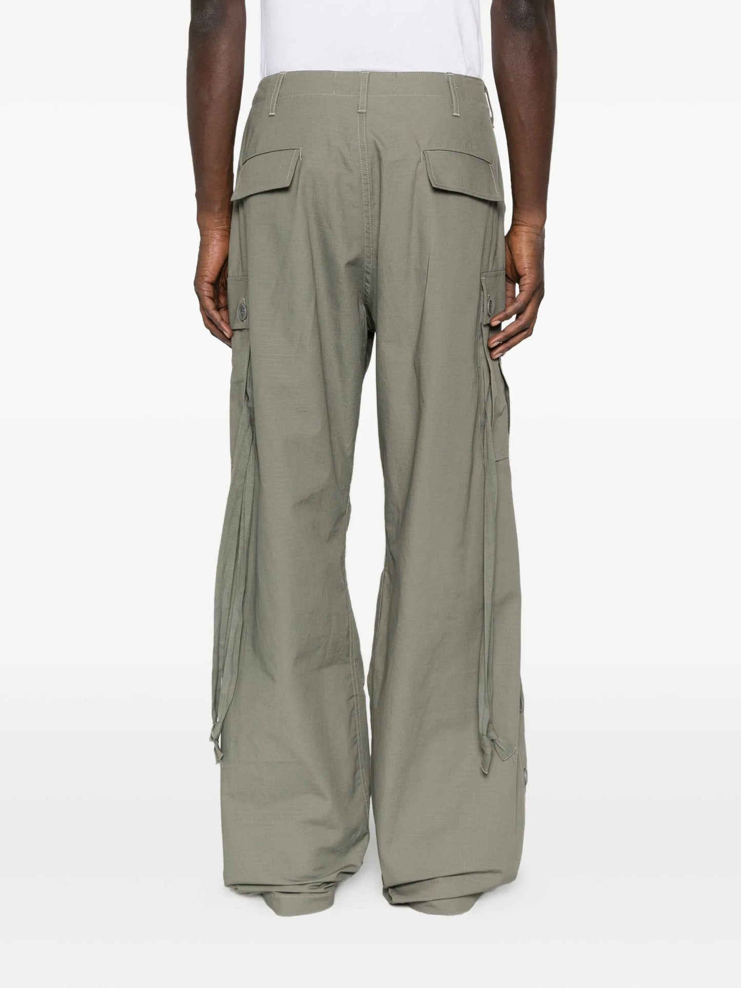wide-leg cargo trousers