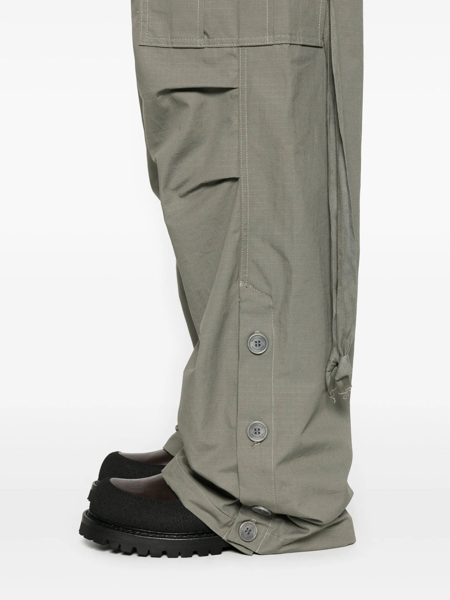 wide-leg cargo trousers