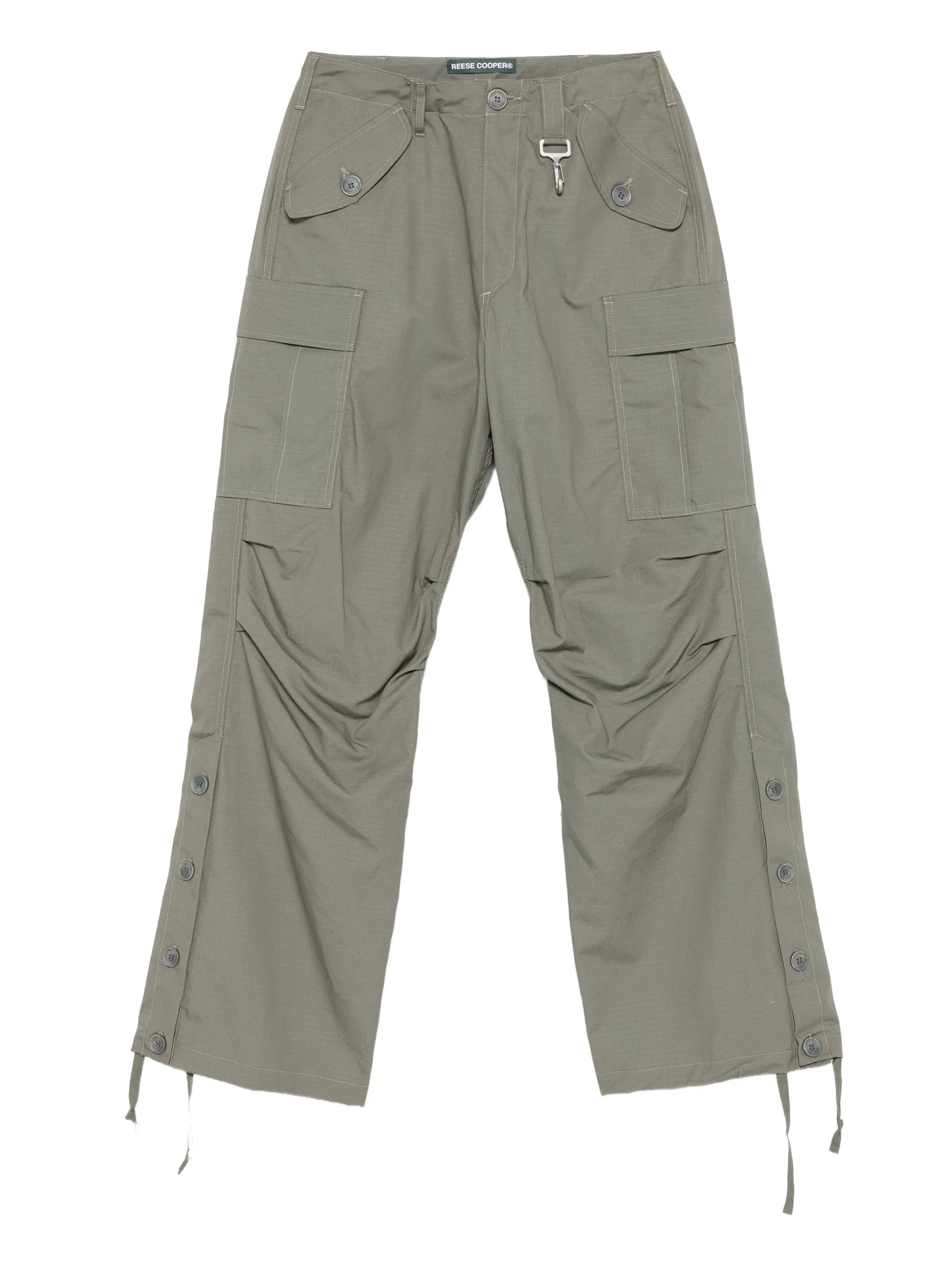 wide-leg cargo trousers