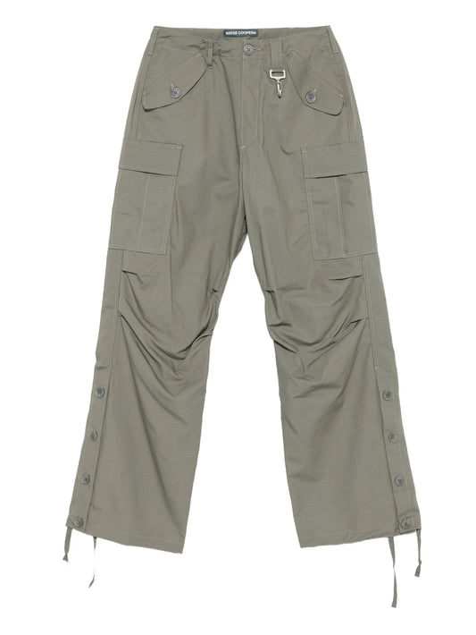 wide-leg cargo trousers