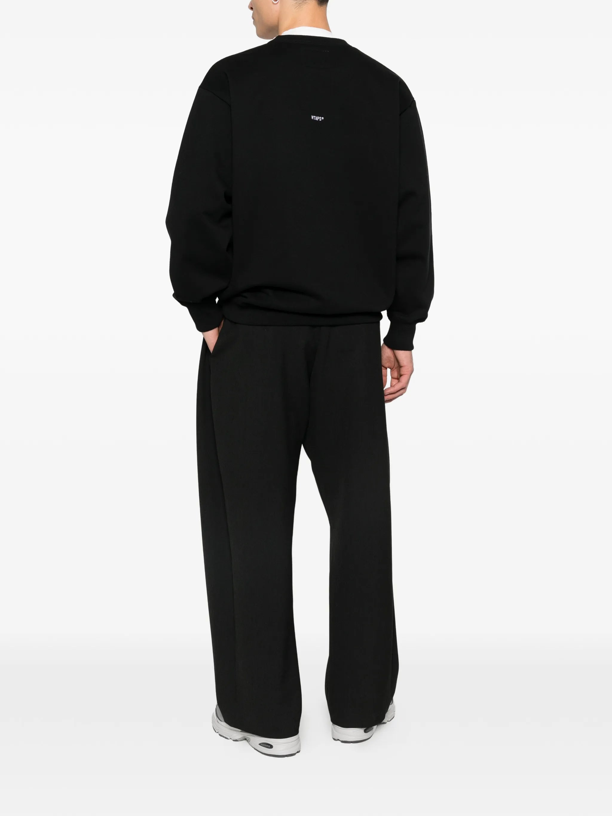 logo-patch crew-neck sweatshirt