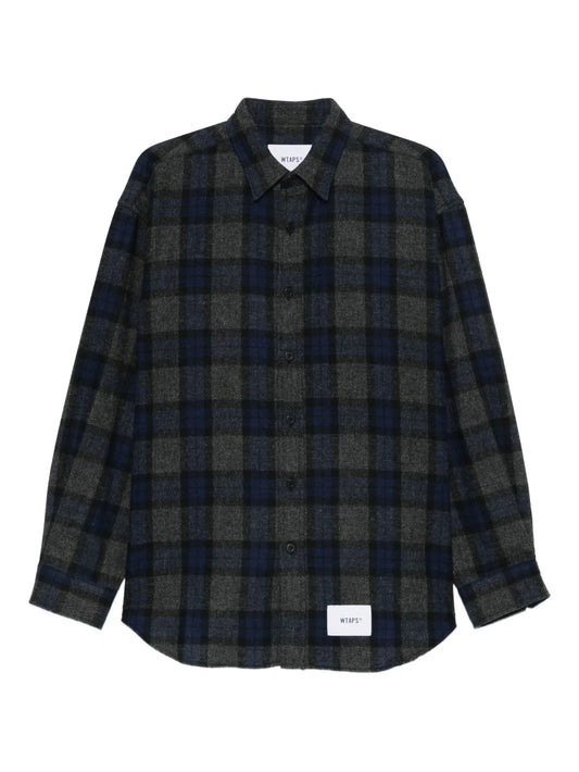 flannel buttoned shirt
