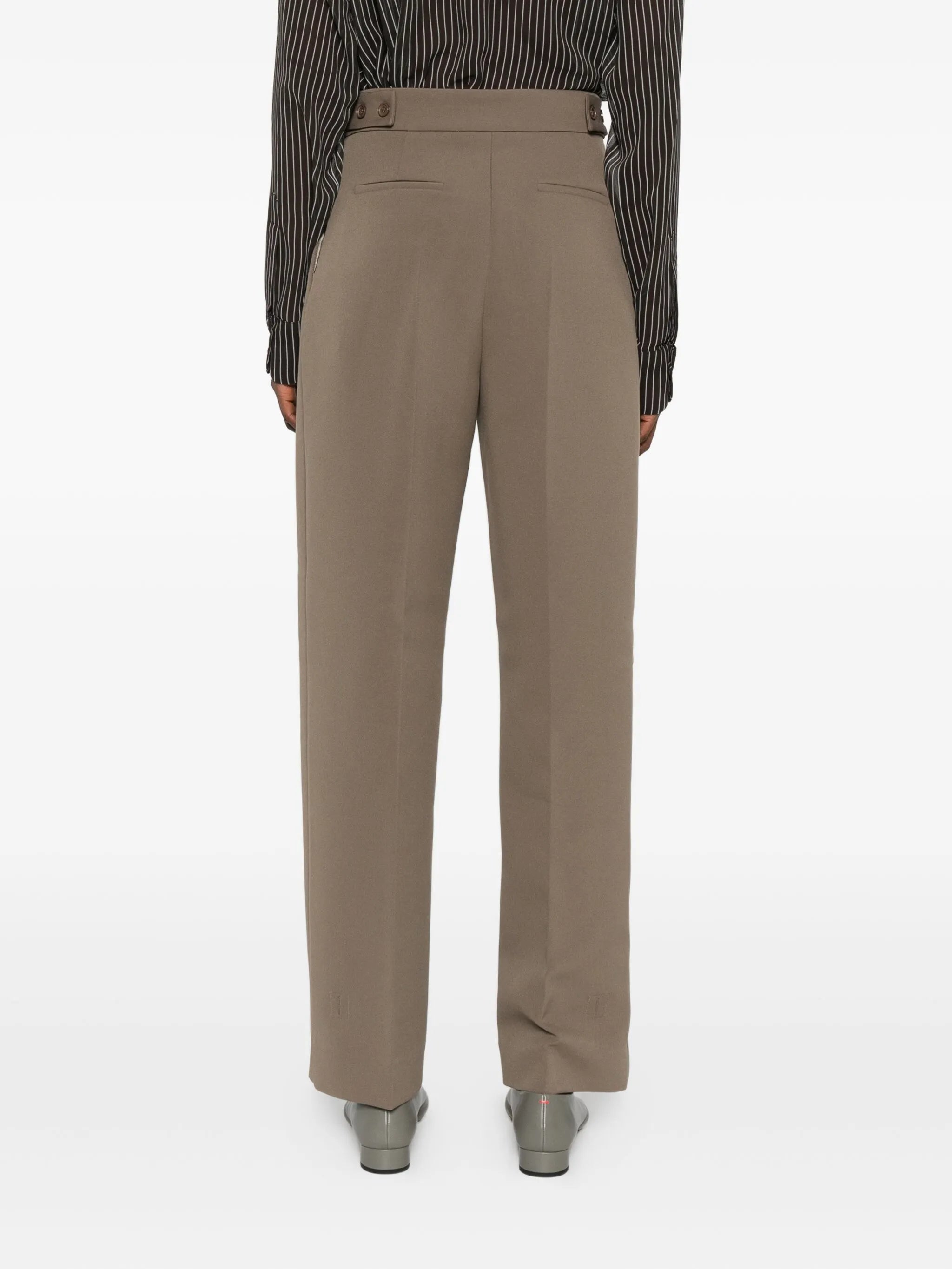 pleated buttoned trousers