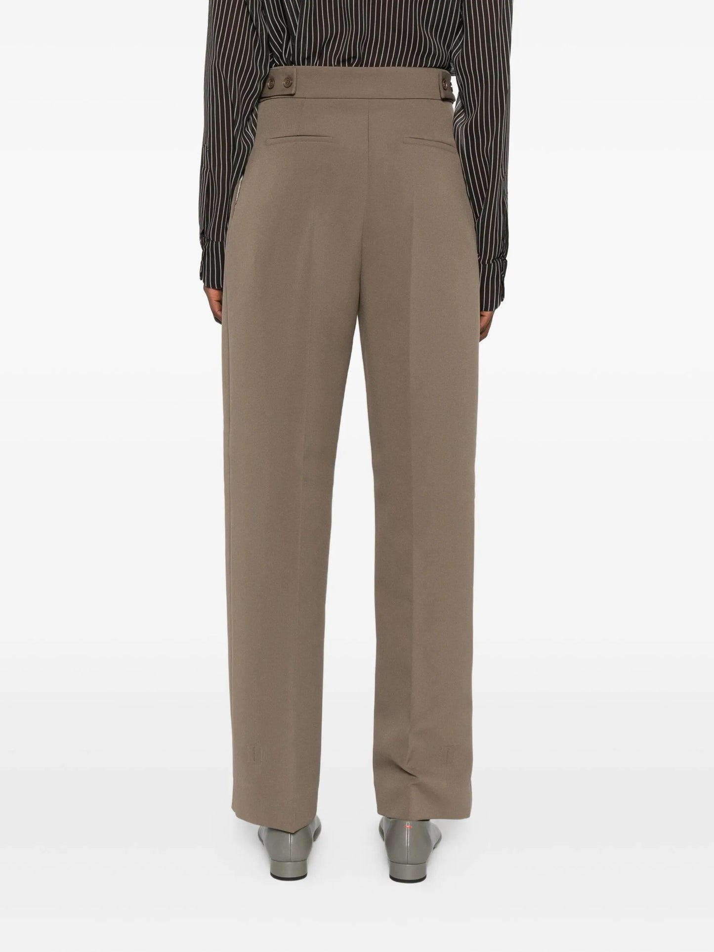 pleated buttoned trousers