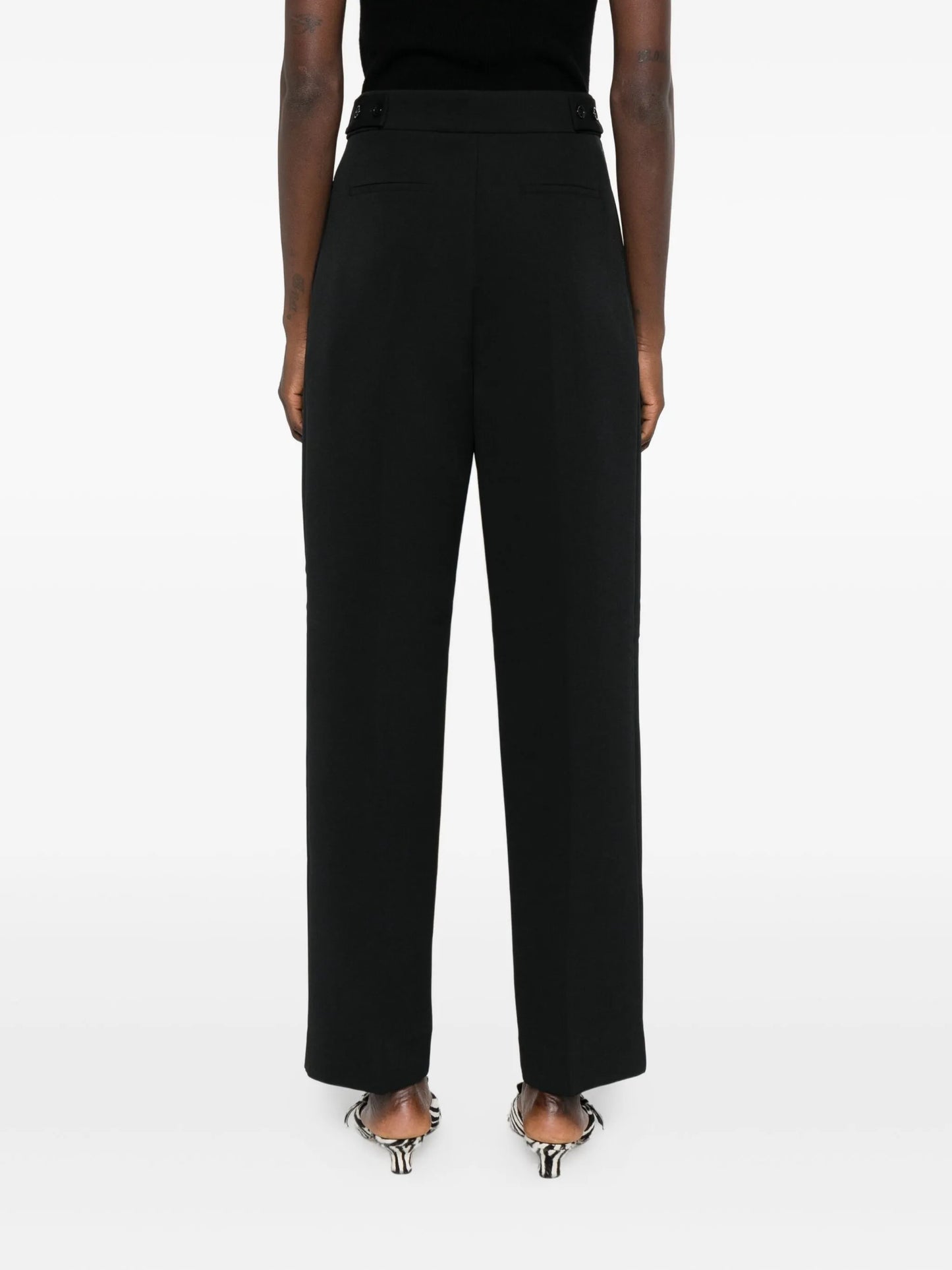 pleated buttoned trousers