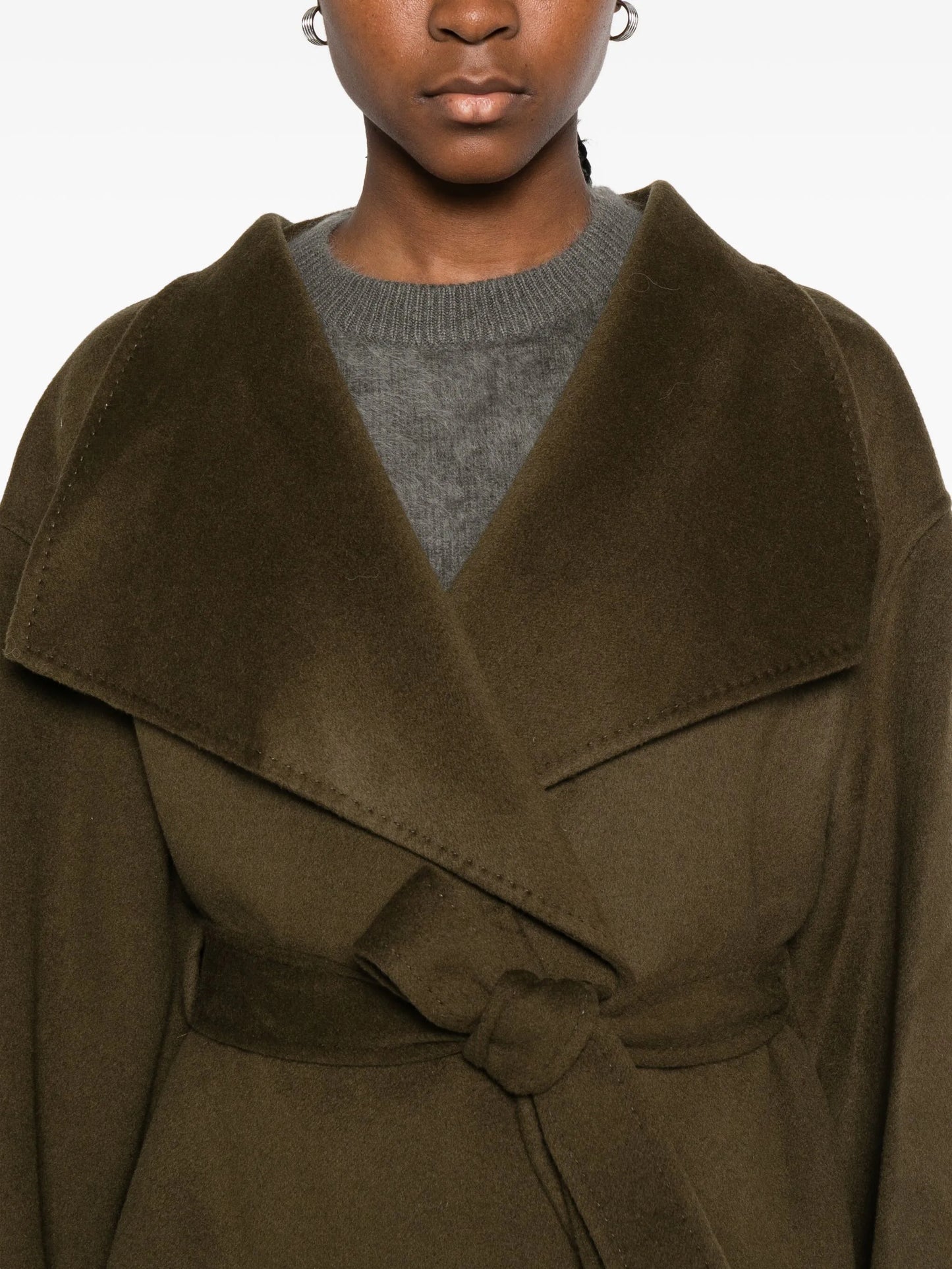 Long coat w wide lapels belted