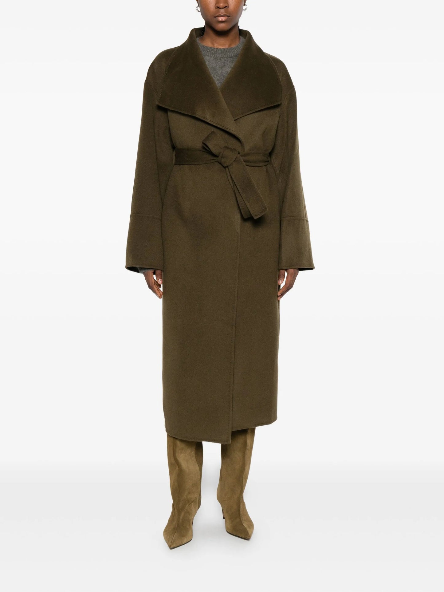 Long coat w wide lapels belted