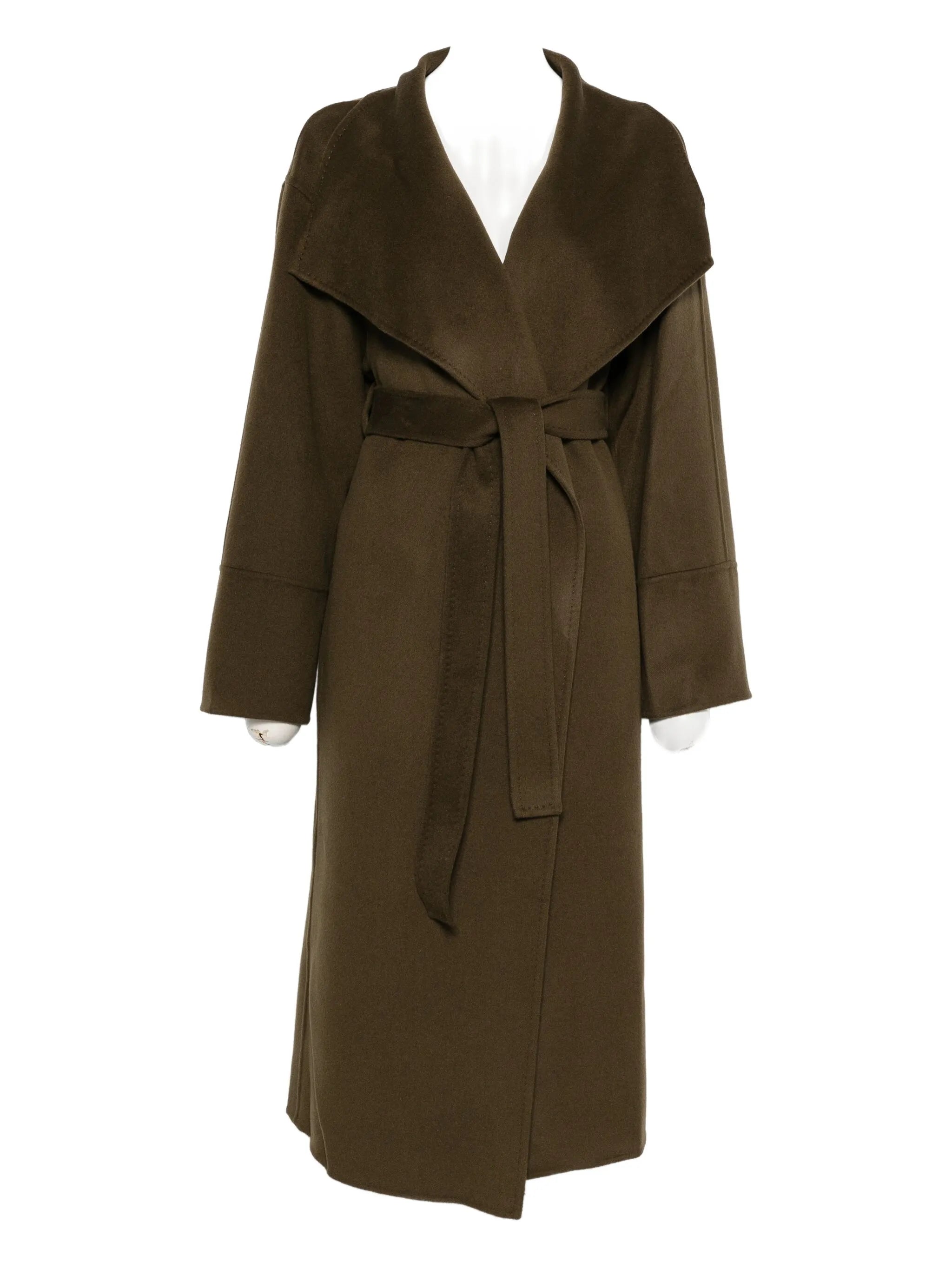 Long coat w wide lapels belted