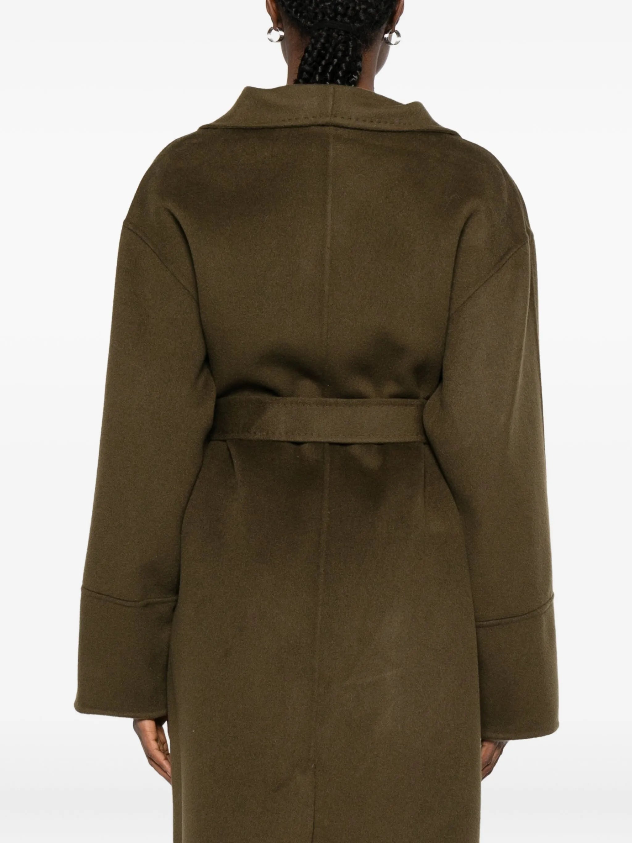 Long coat w wide lapels belted