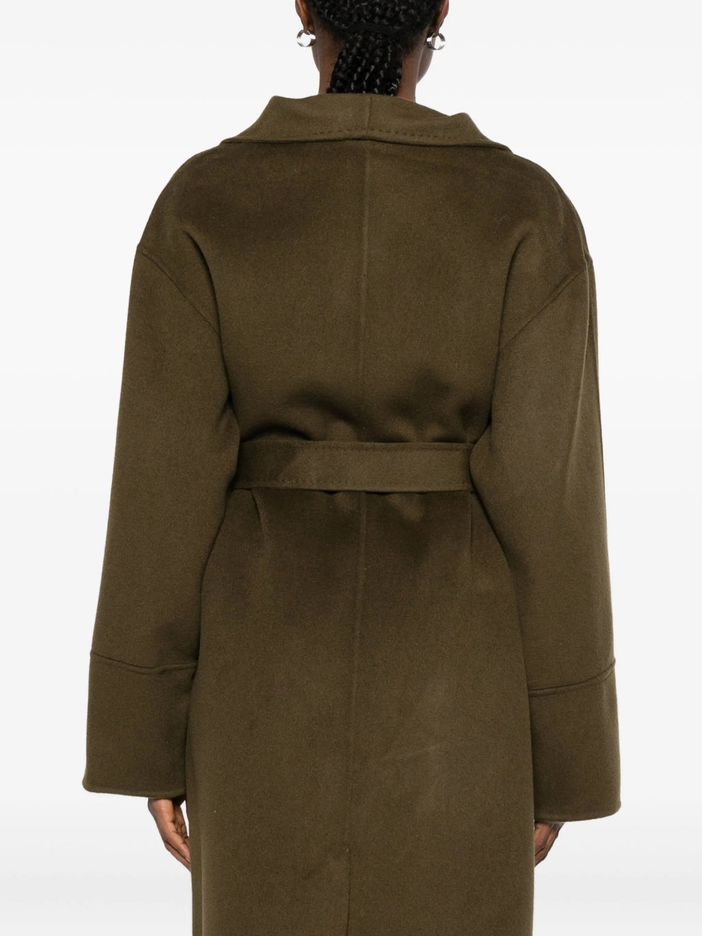 Long coat w wide lapels belted