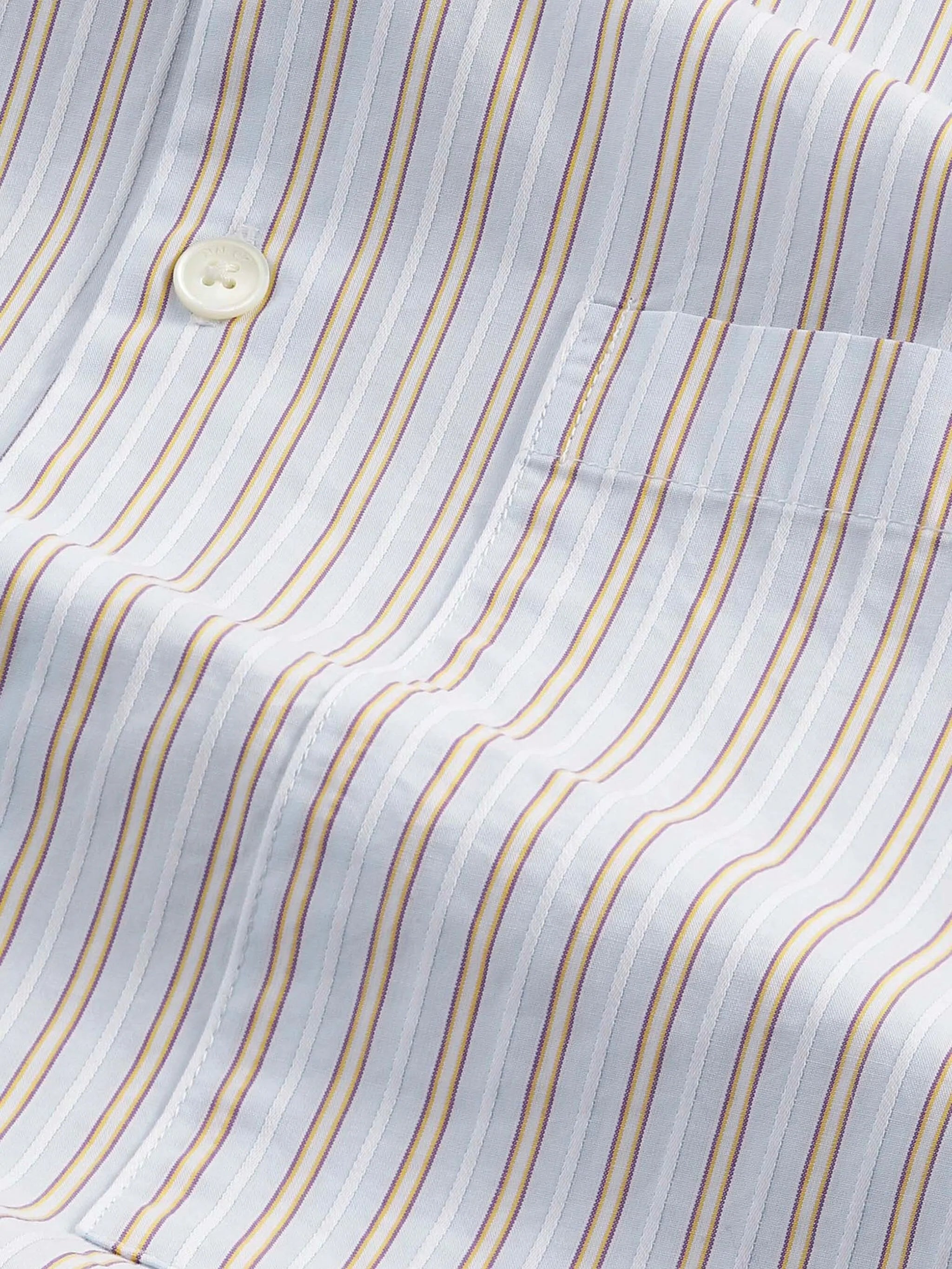 A light, smooth shirt in cotton, woven in a yarn dyed stripe.