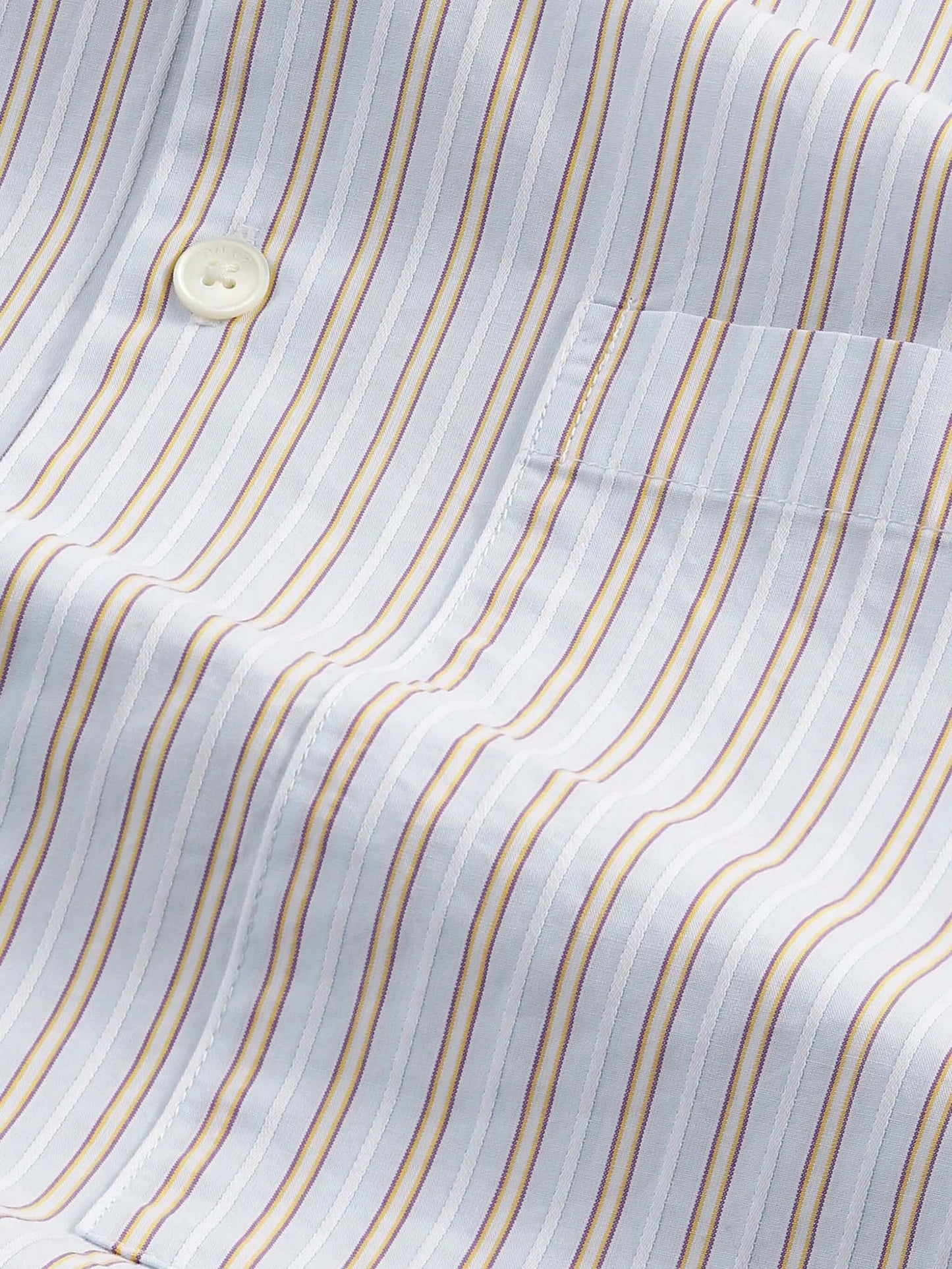 A light, smooth shirt in cotton, woven in a yarn dyed stripe.