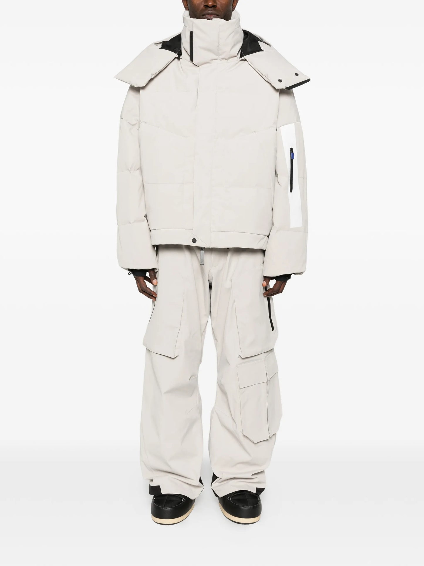 hooded zip-fastening ski jacket