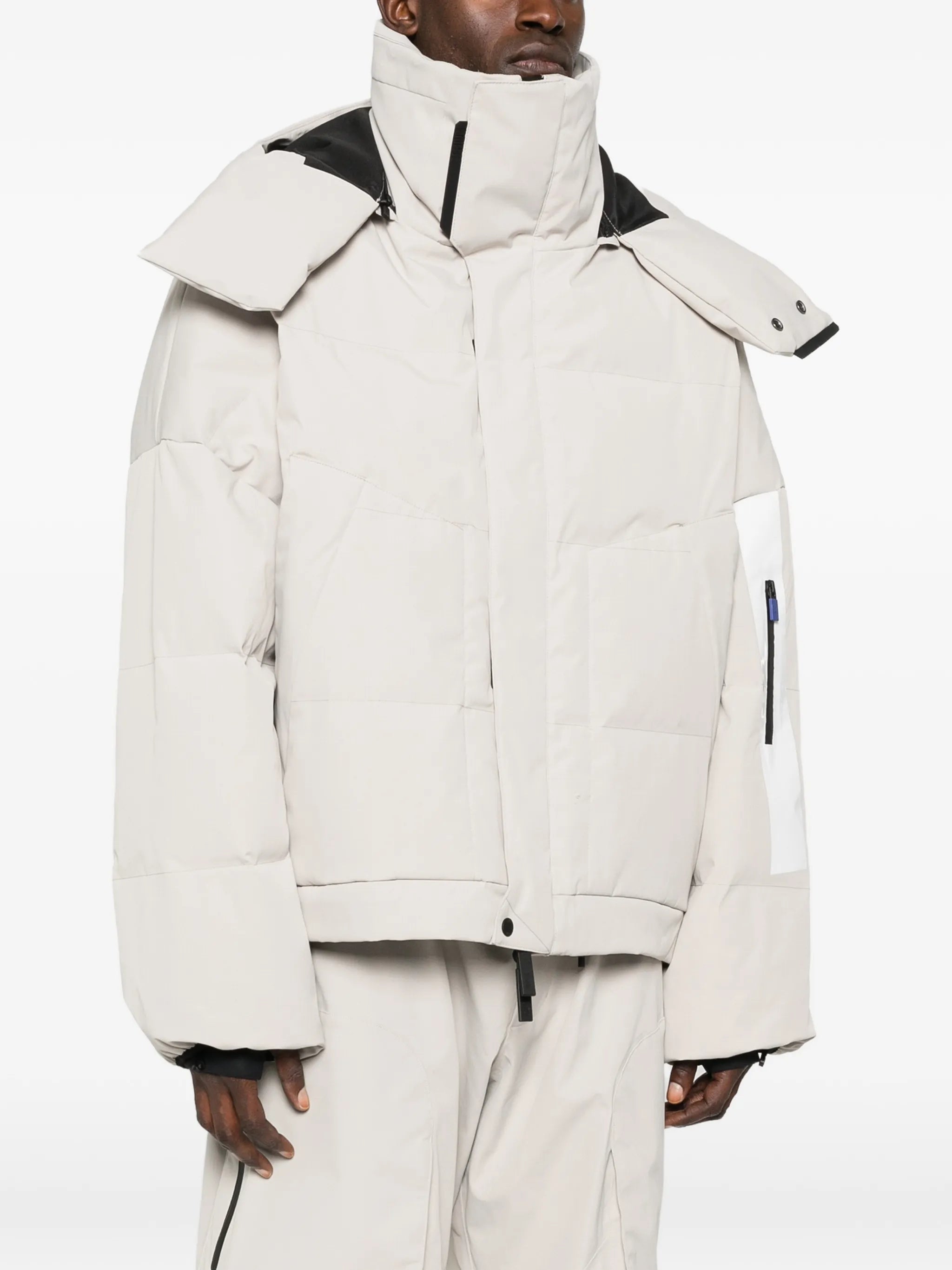 hooded zip-fastening ski jacket