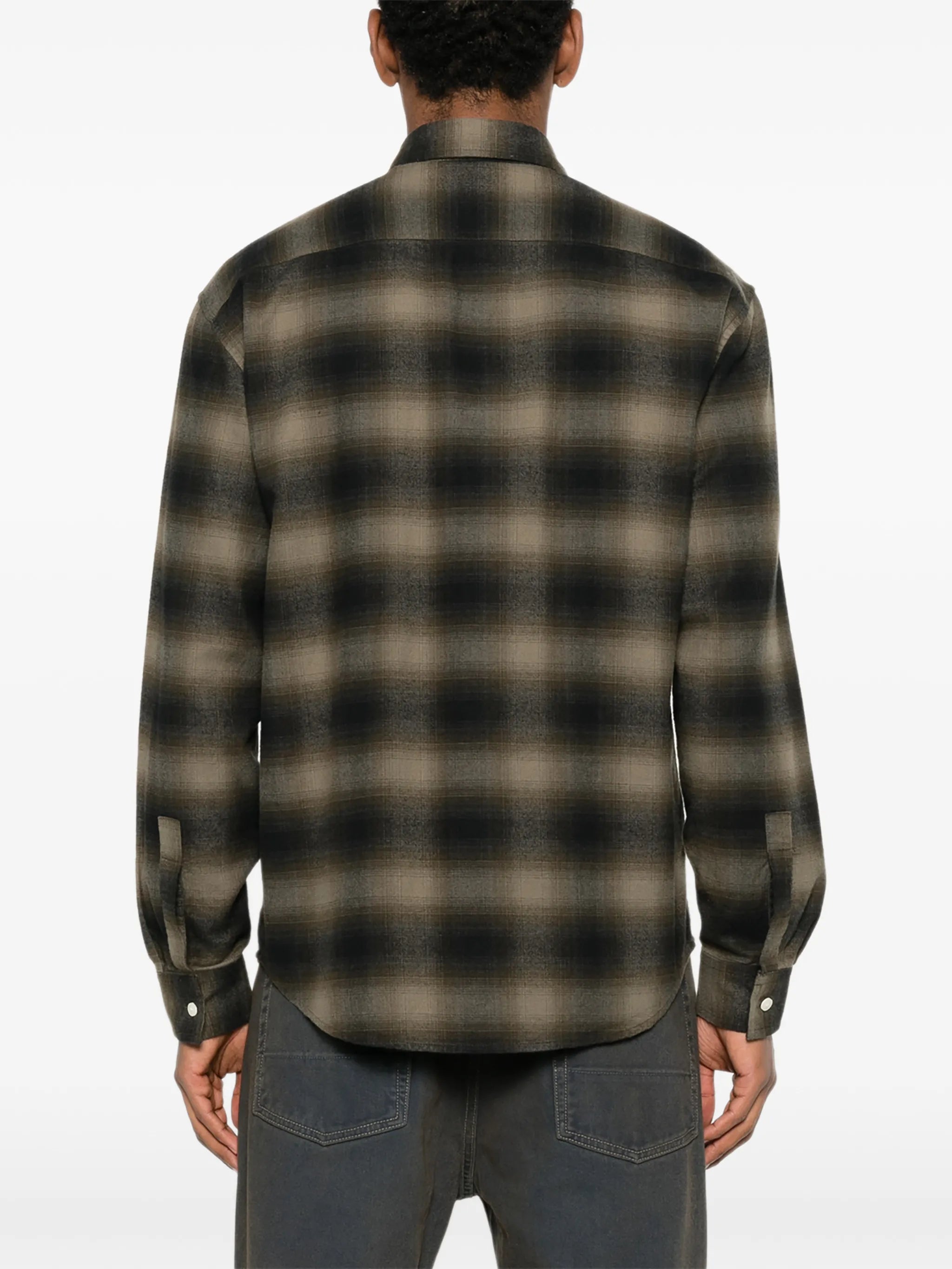 Button-up shirt made in soft cotton and woven in a flannel twill weave.