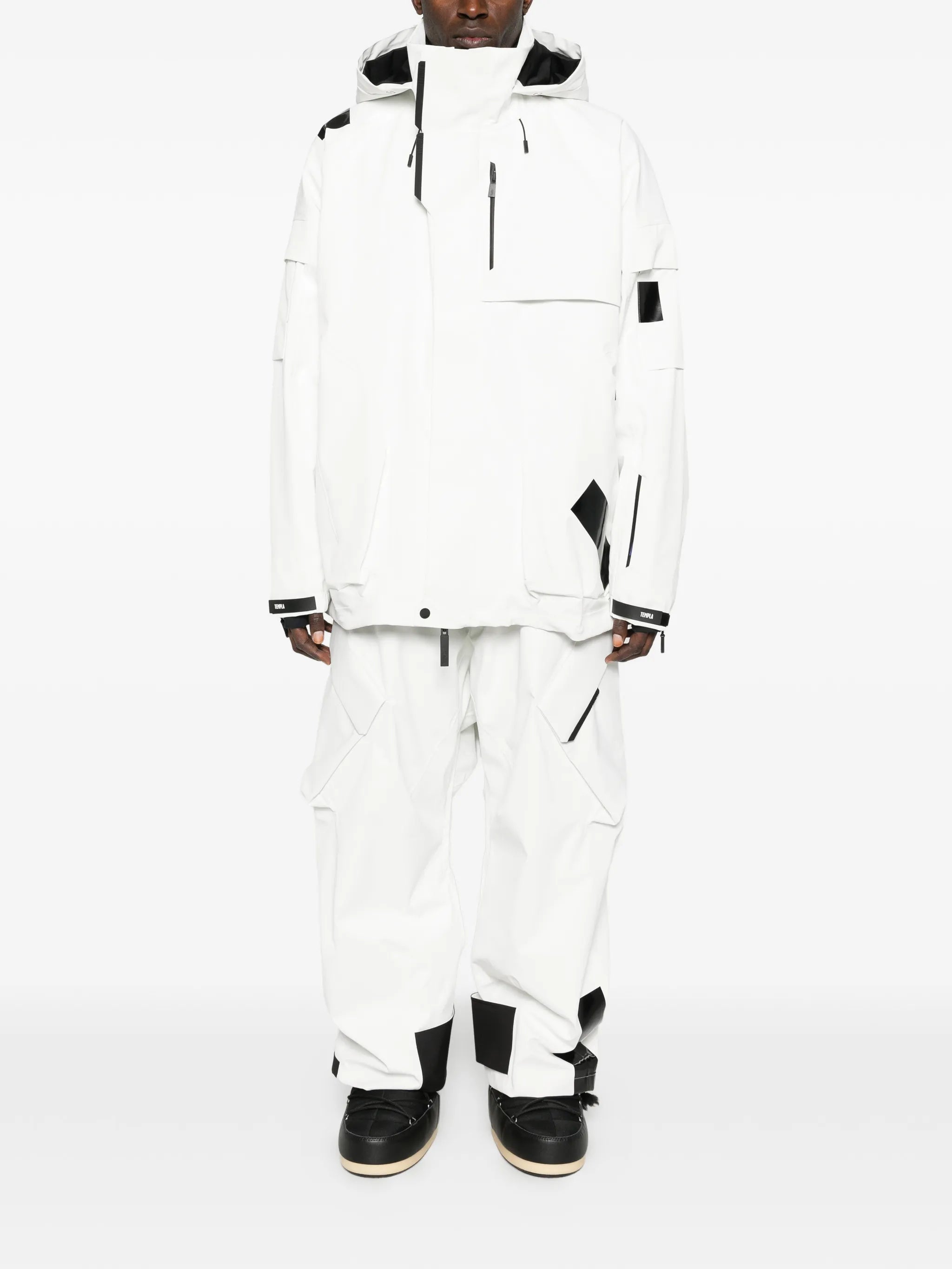 zip-fastening ski jacket