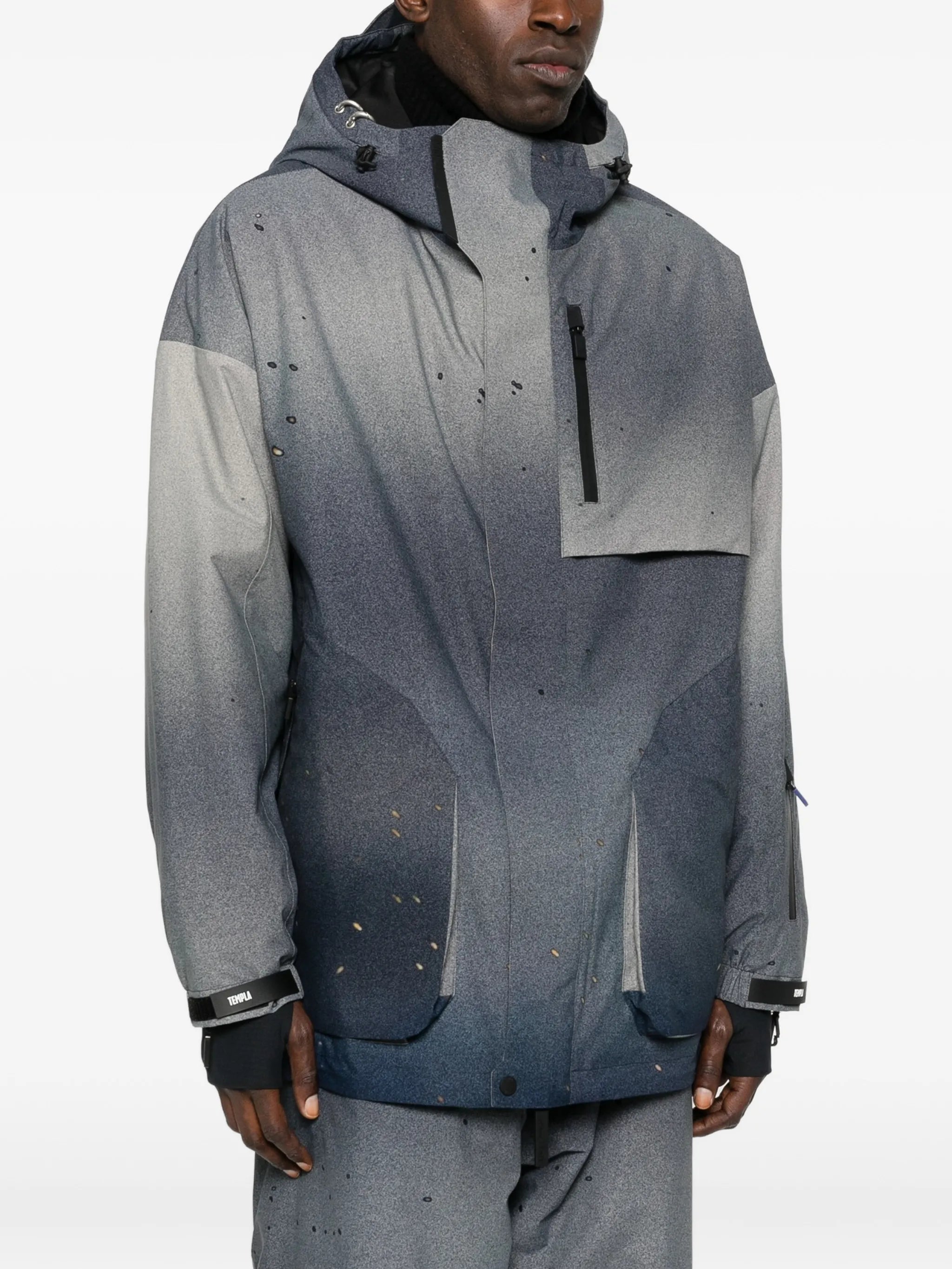 zip-fastening ski jacket