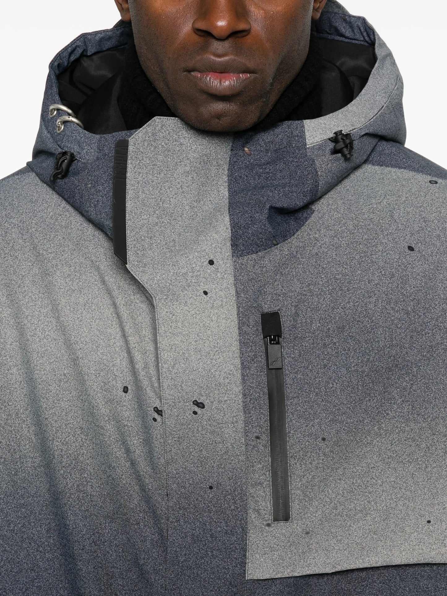 zip-fastening ski jacket