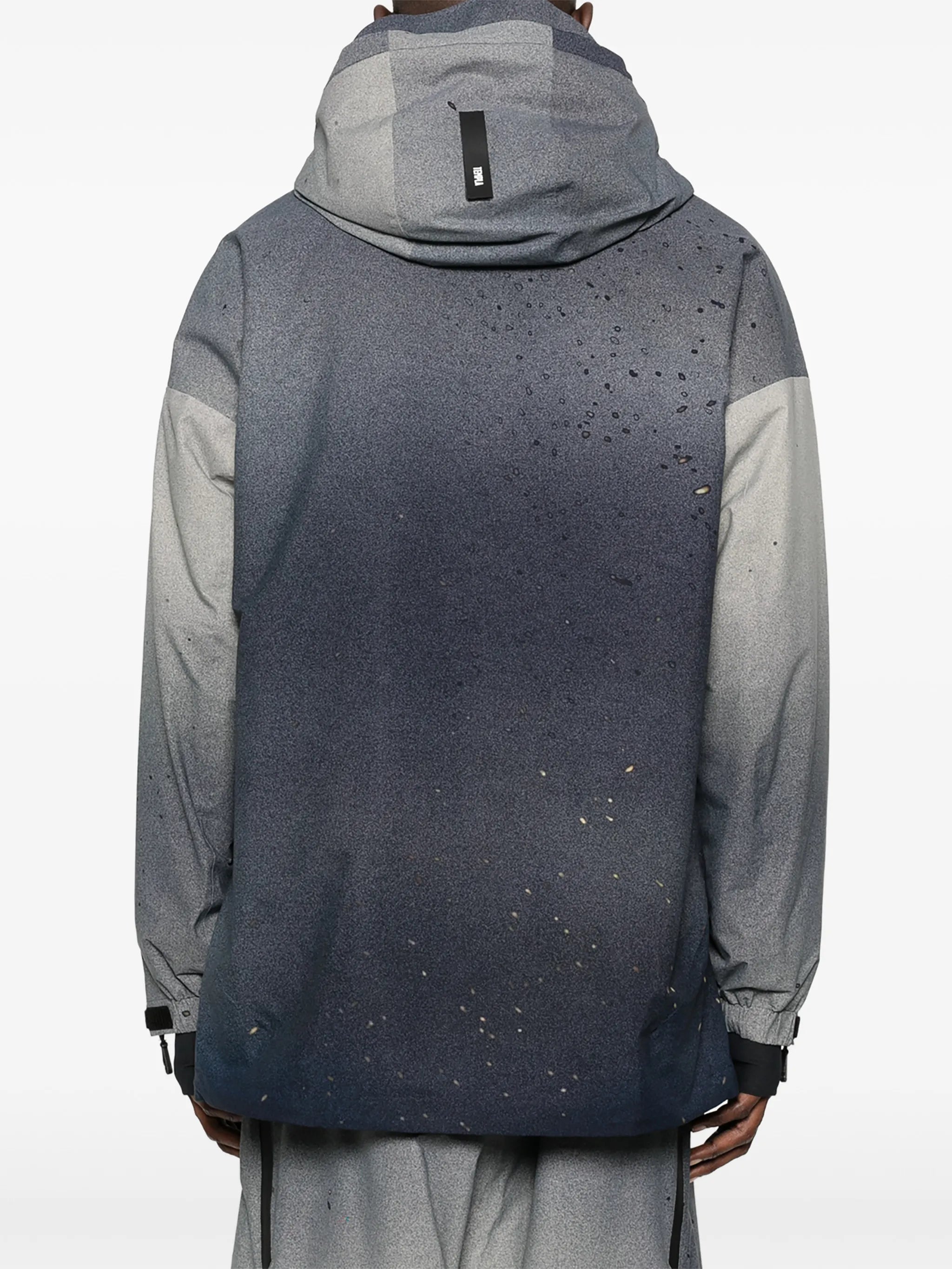 zip-fastening ski jacket