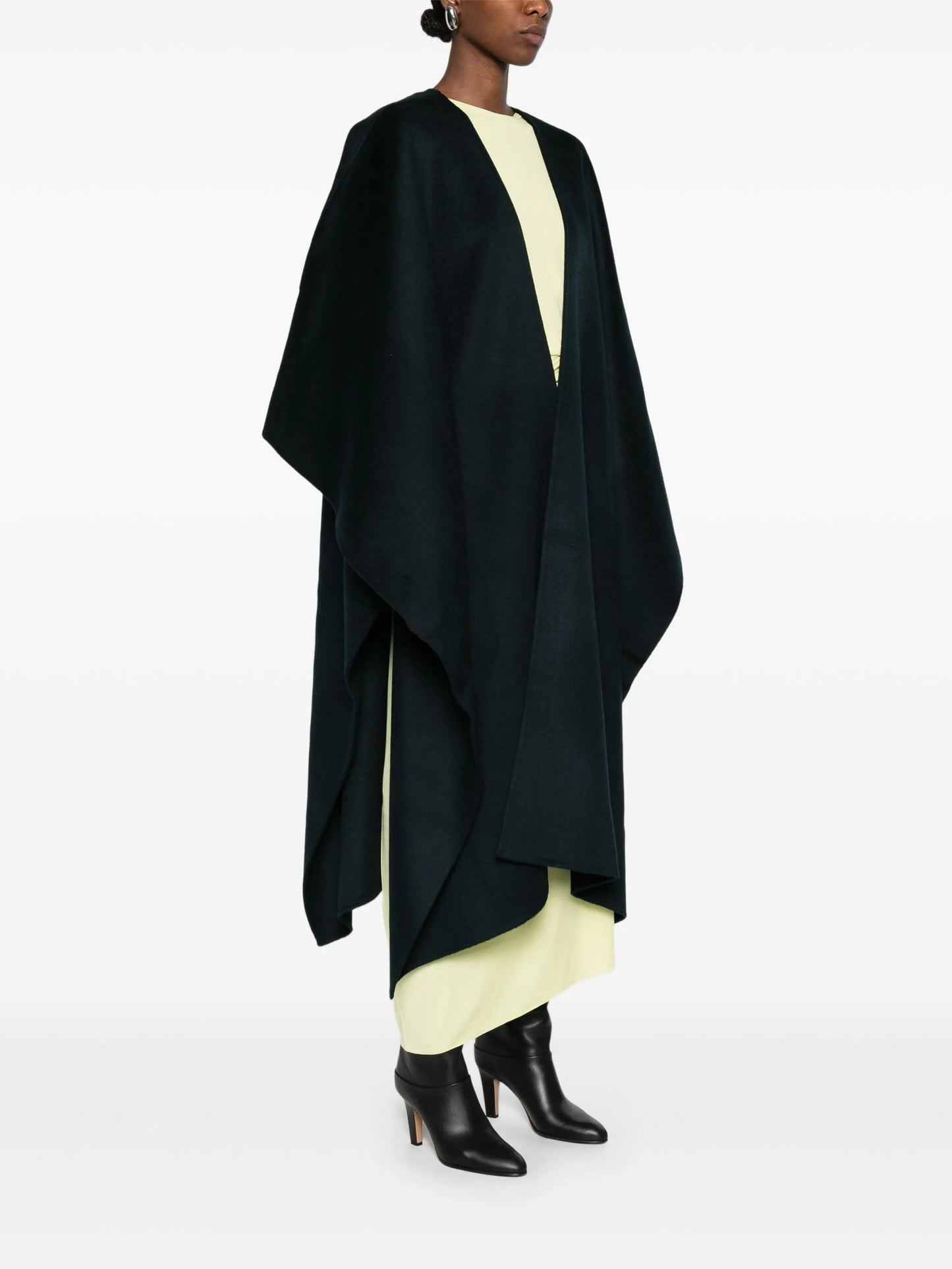 Delta poncho