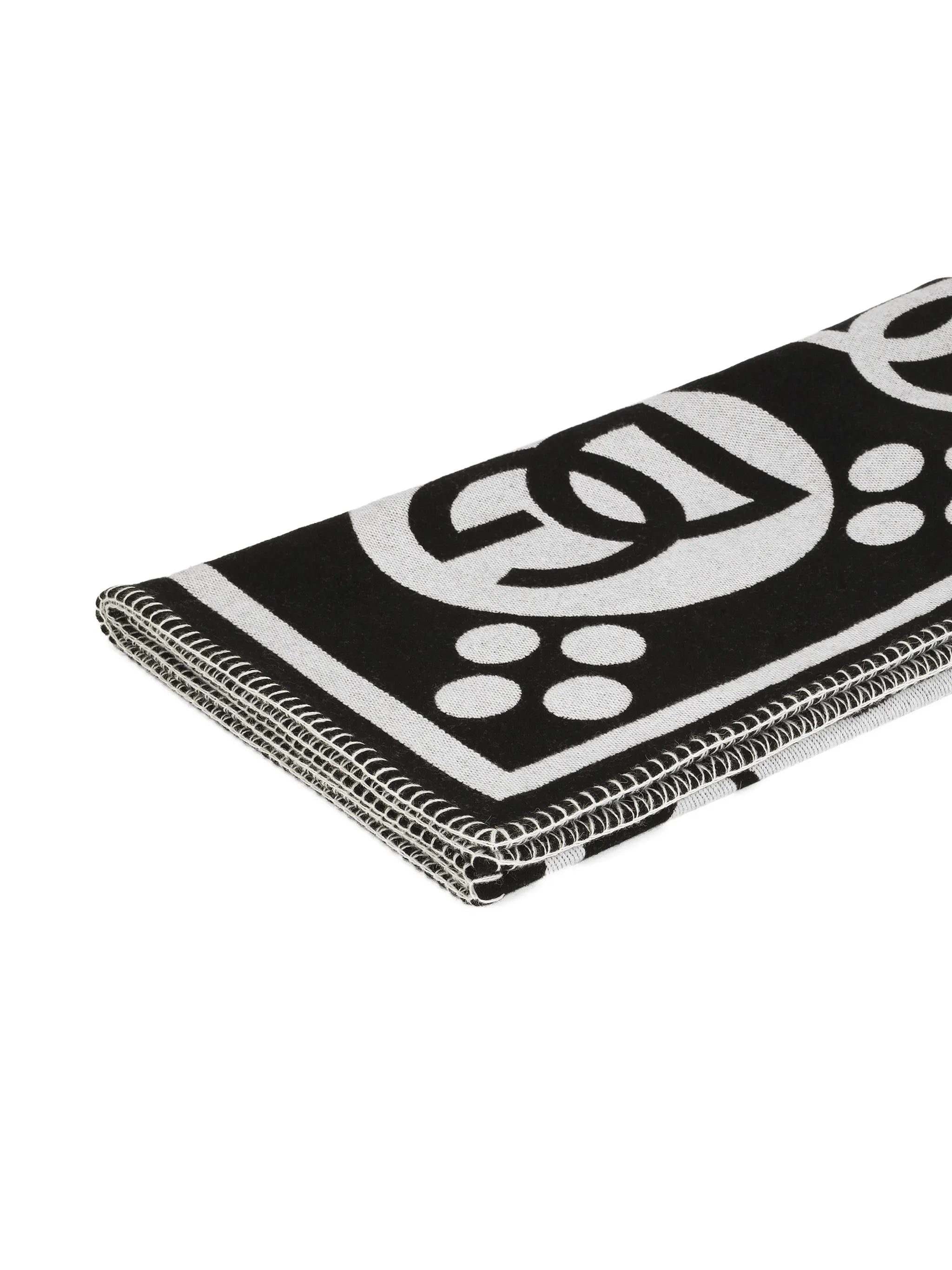 logo-pattern blanket