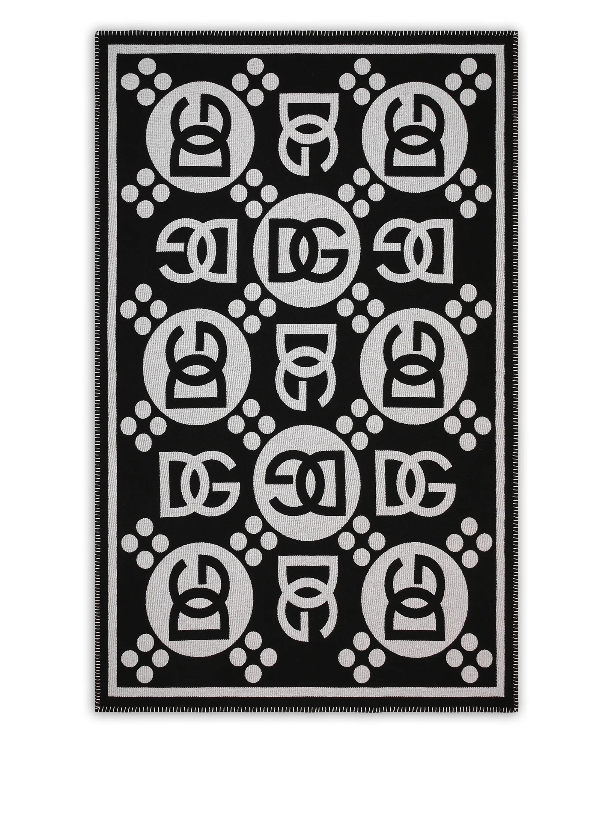 logo-pattern blanket