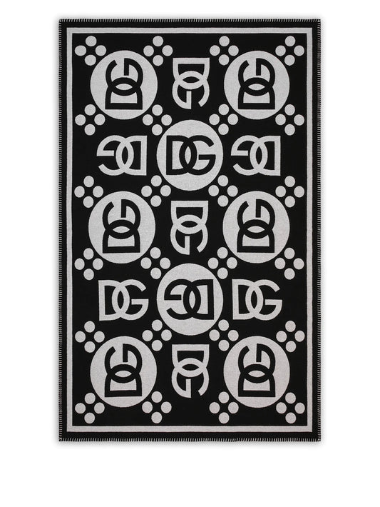 logo-pattern blanket