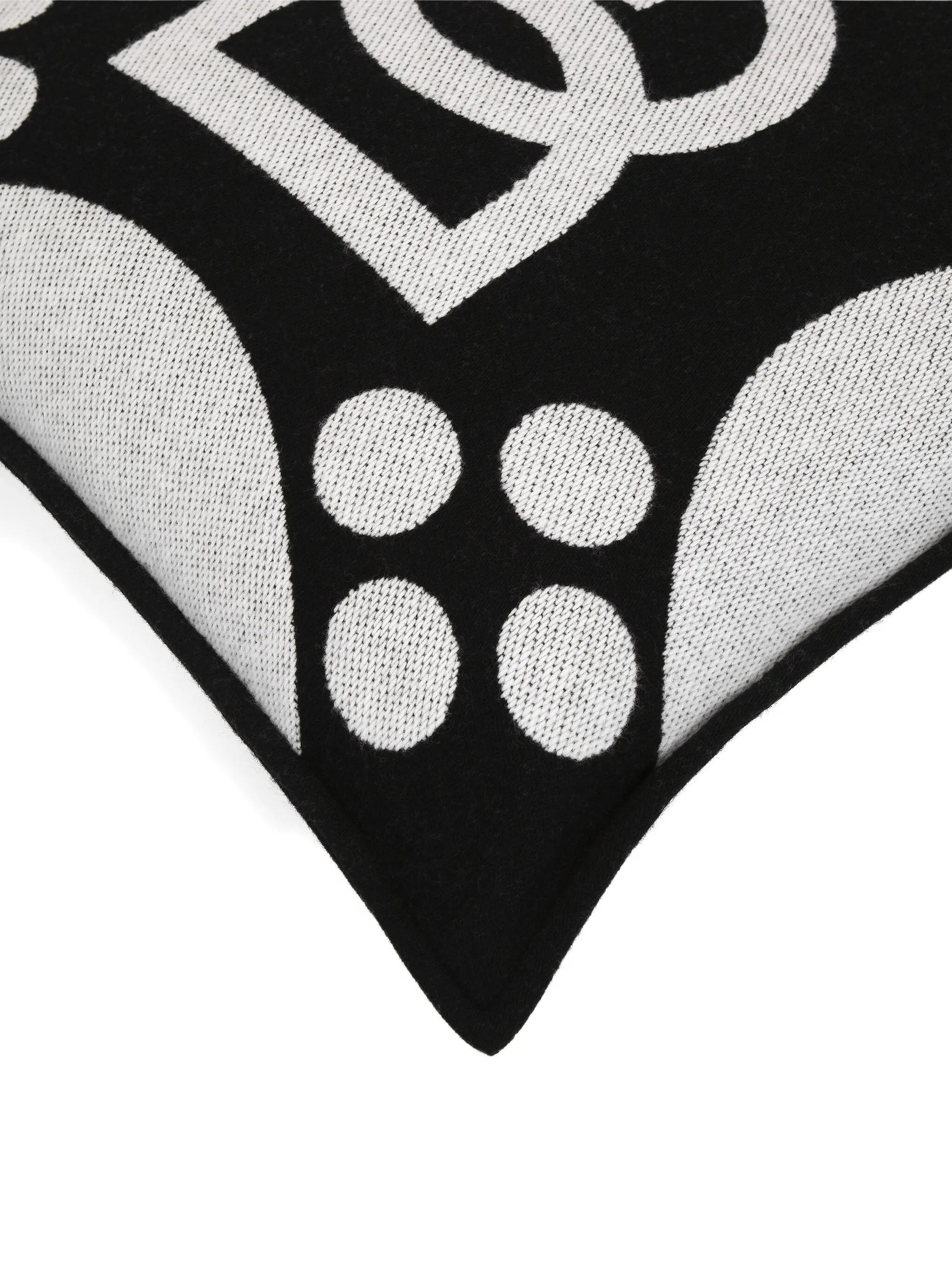 logo-detailed cushion