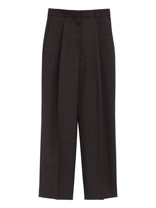 pleated trousers