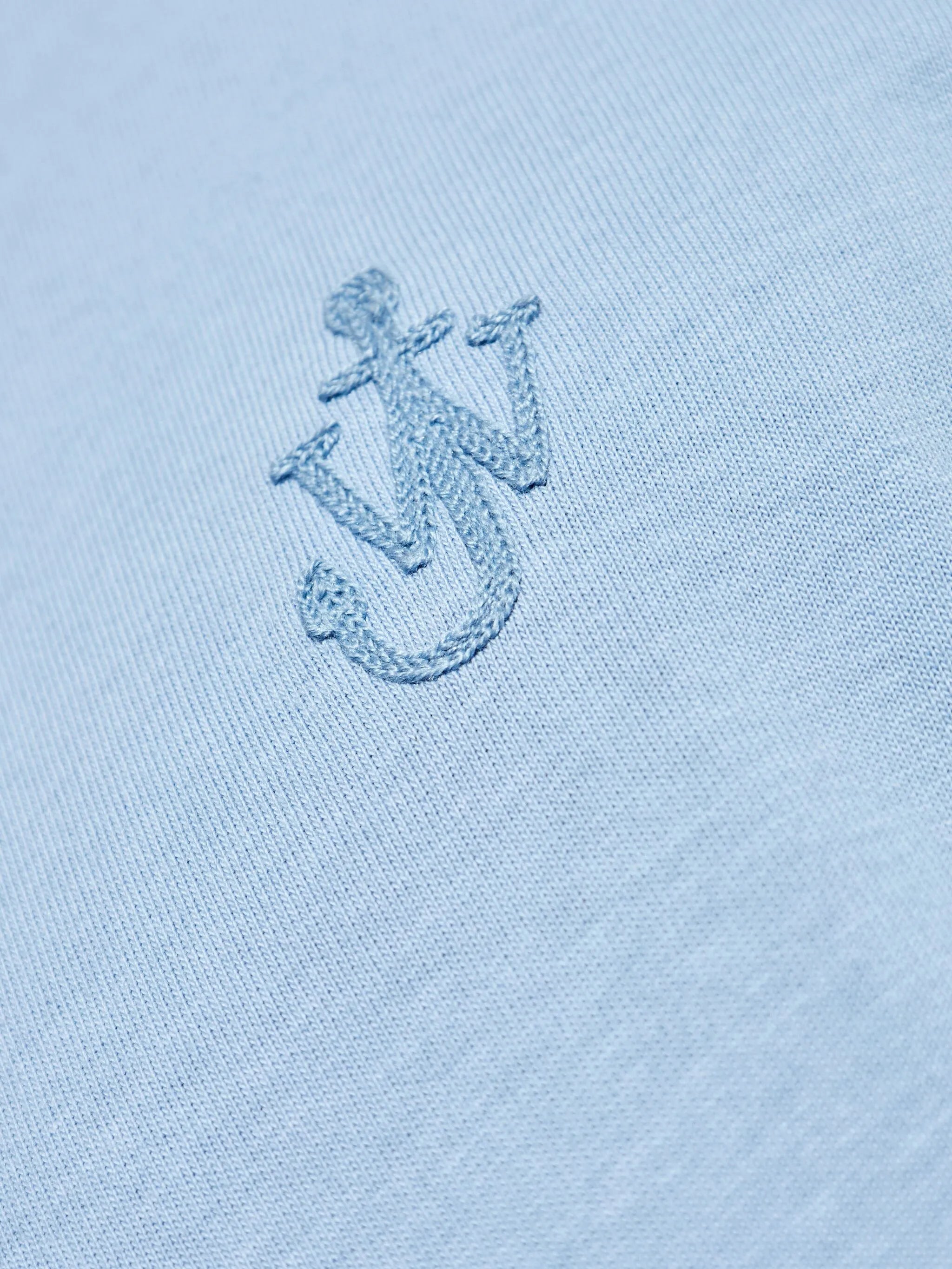 logo-embroidered T-shirt