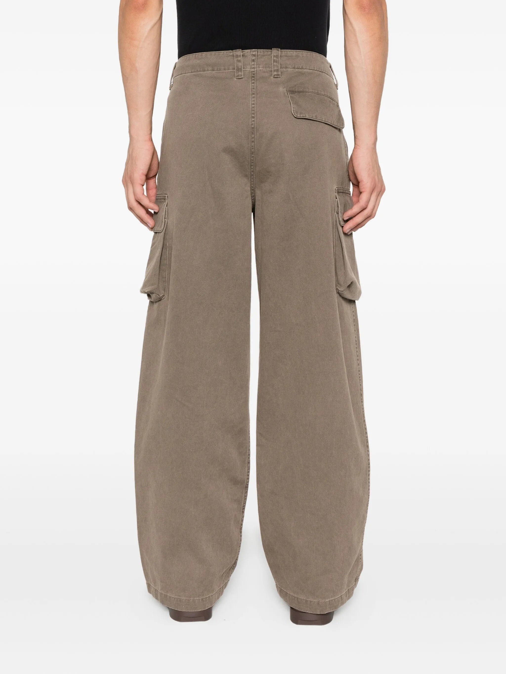carg-pocket trousers