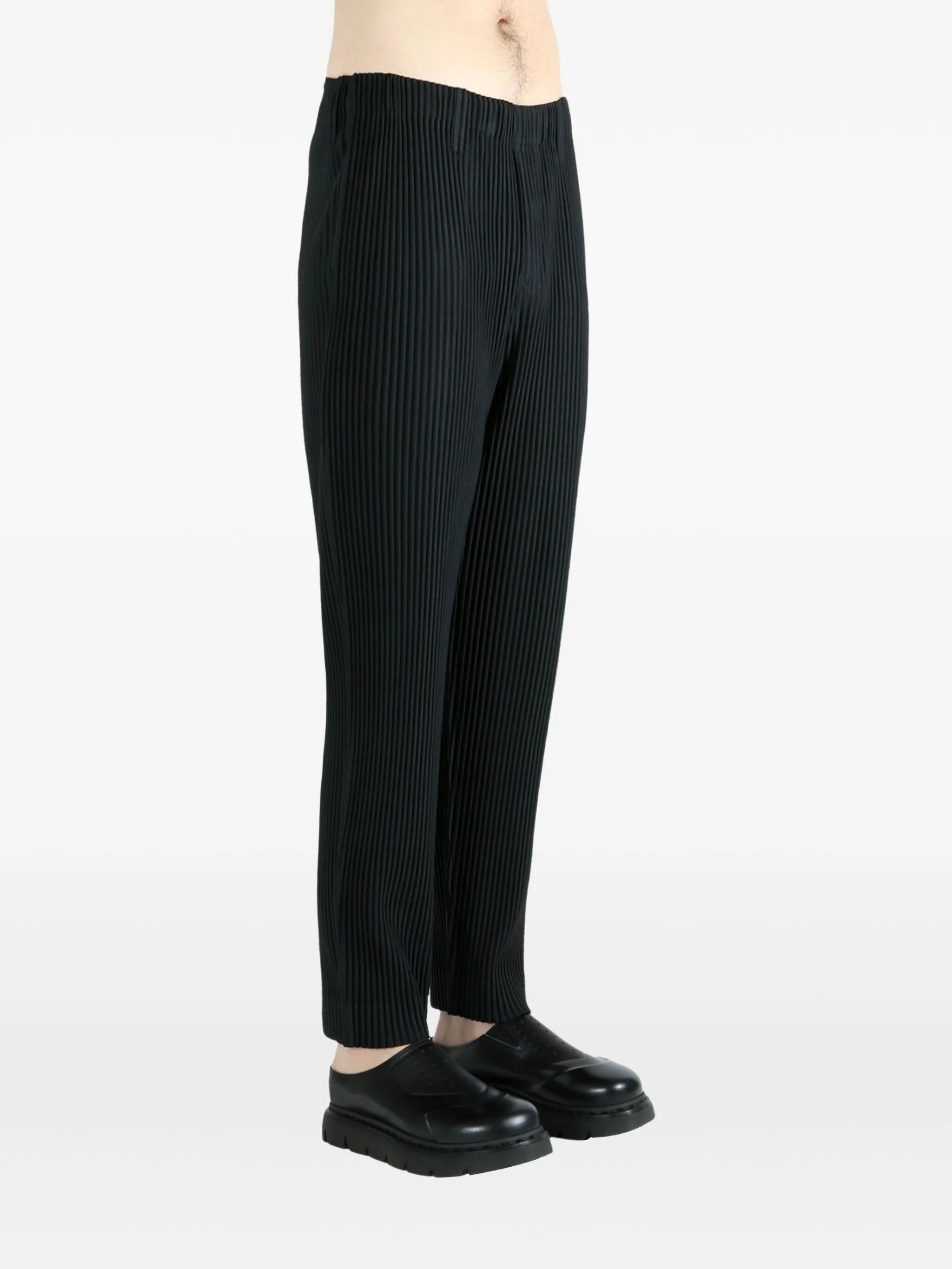 pleated trousers