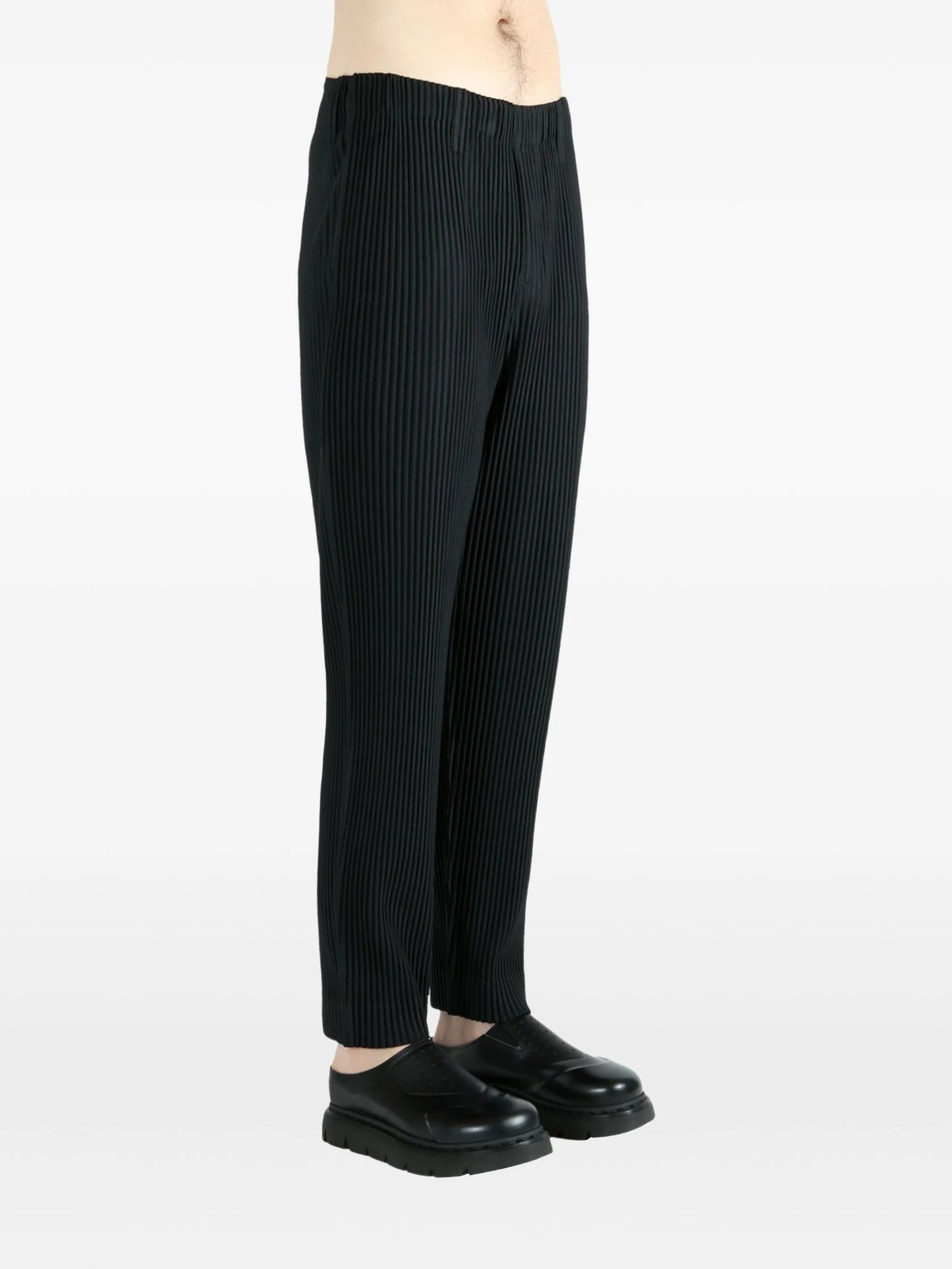 pleated trousers