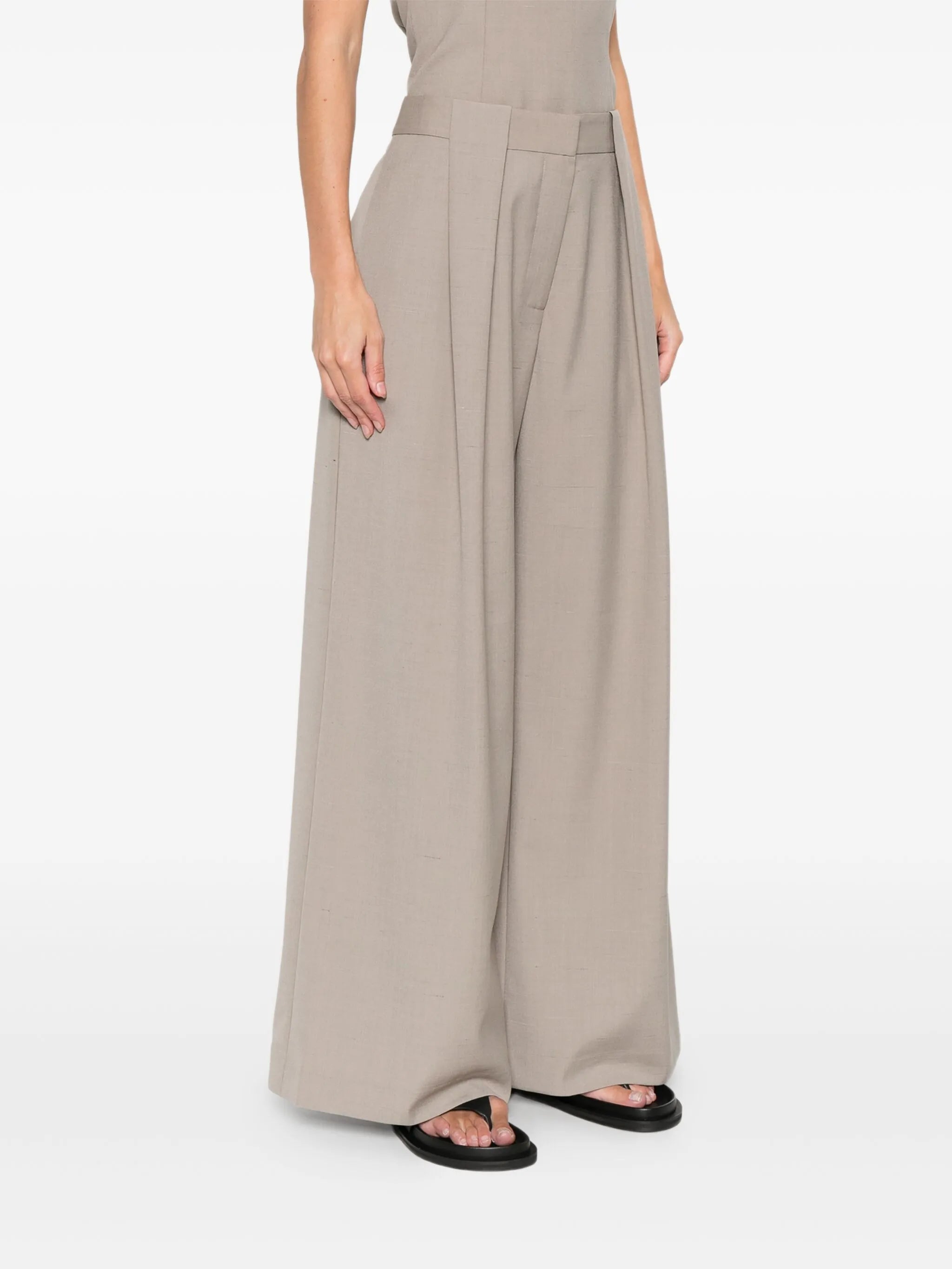 pleat trousers